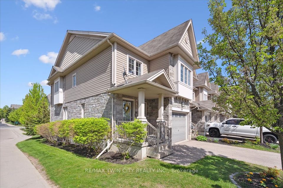 #F27 - 6 Upper Mercer Street, Kitchener, ON N2A 0E4