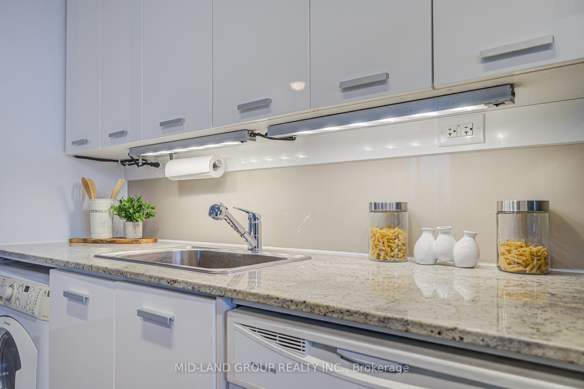 3 Bedrooms Condo at 29 Singer,  Toronto For sale