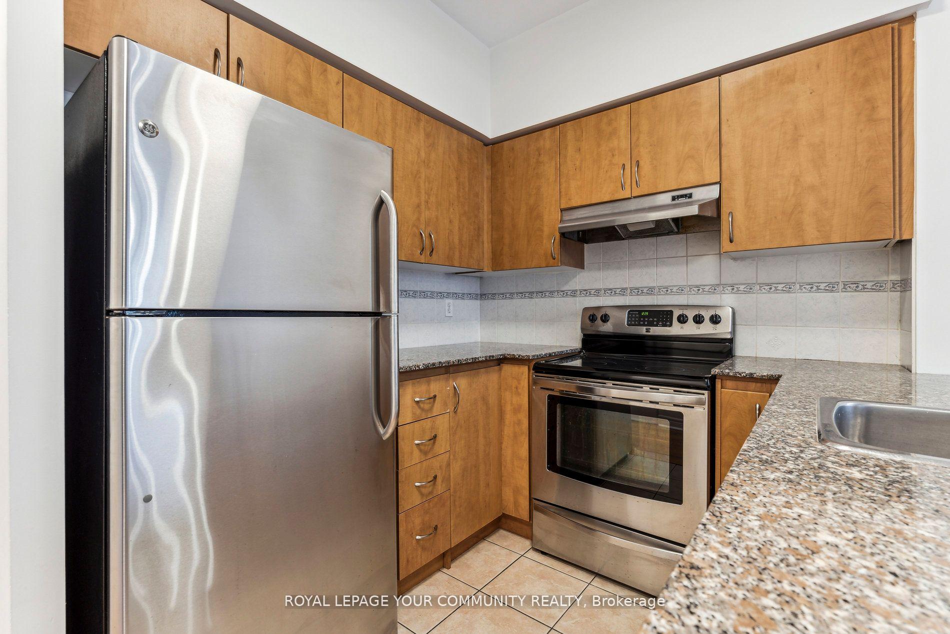 3 Bedrooms Condo at 207 Wellesley,  Toronto For sale