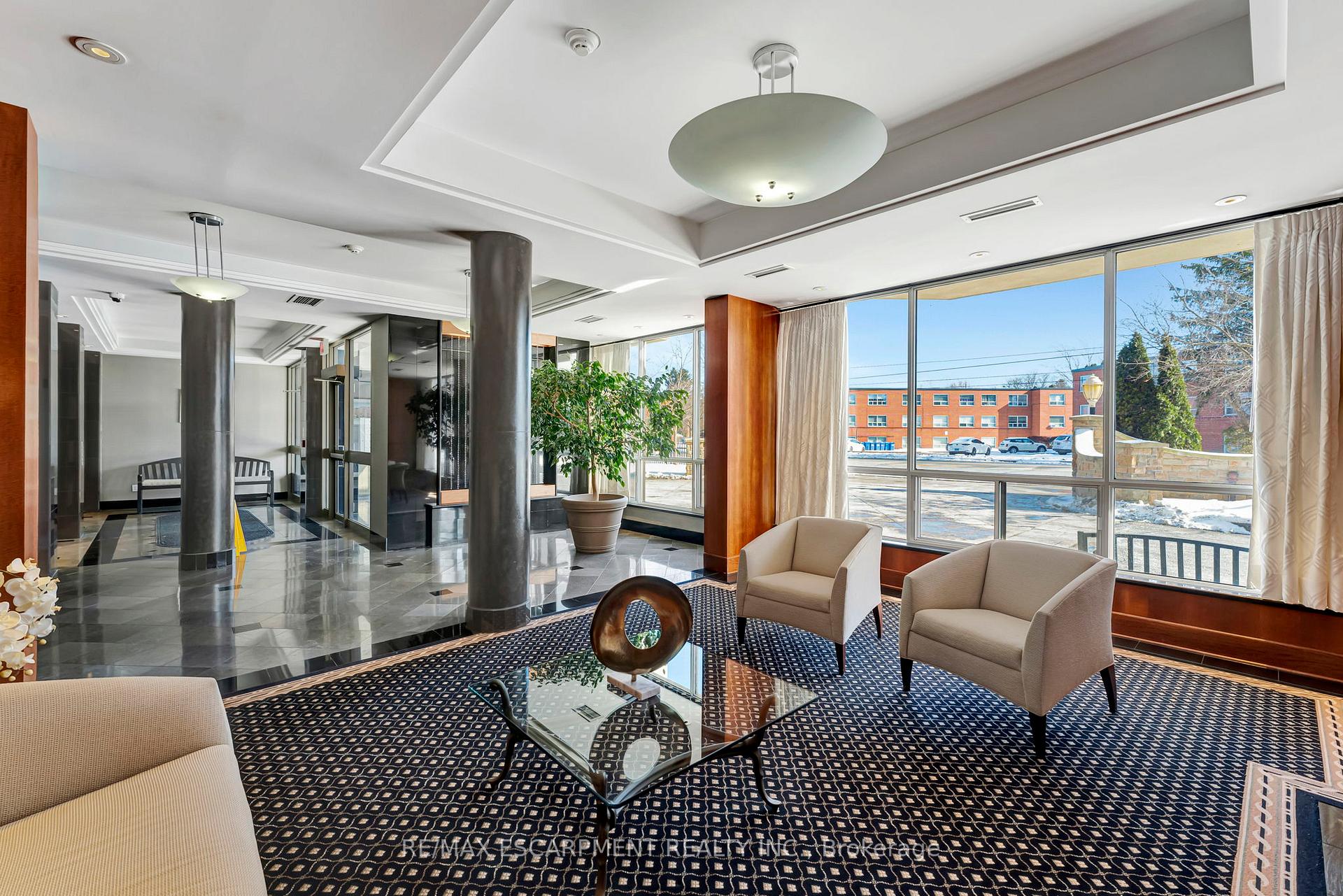 2 Bedrooms Condo at 1770 Main,  Hamilton For sale