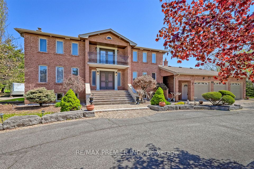 27 Fenton Way, Brampton, ON L6P 0P4