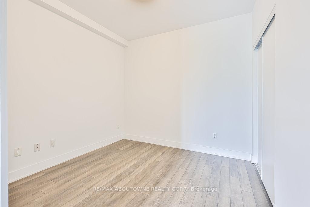 2 Bedrooms Condo at 128 Garden, Oakville For sale