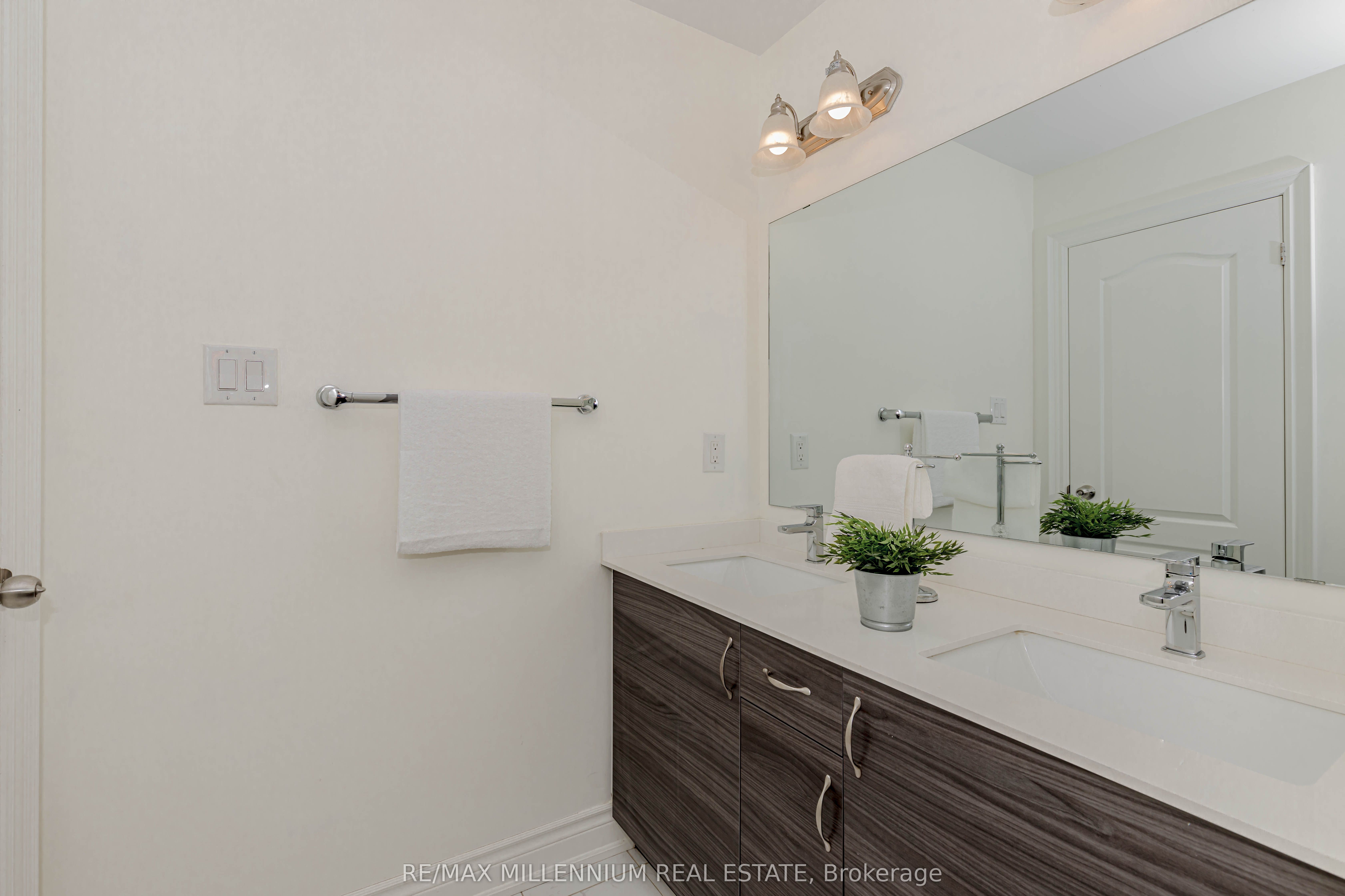1238 Bowell Crescent