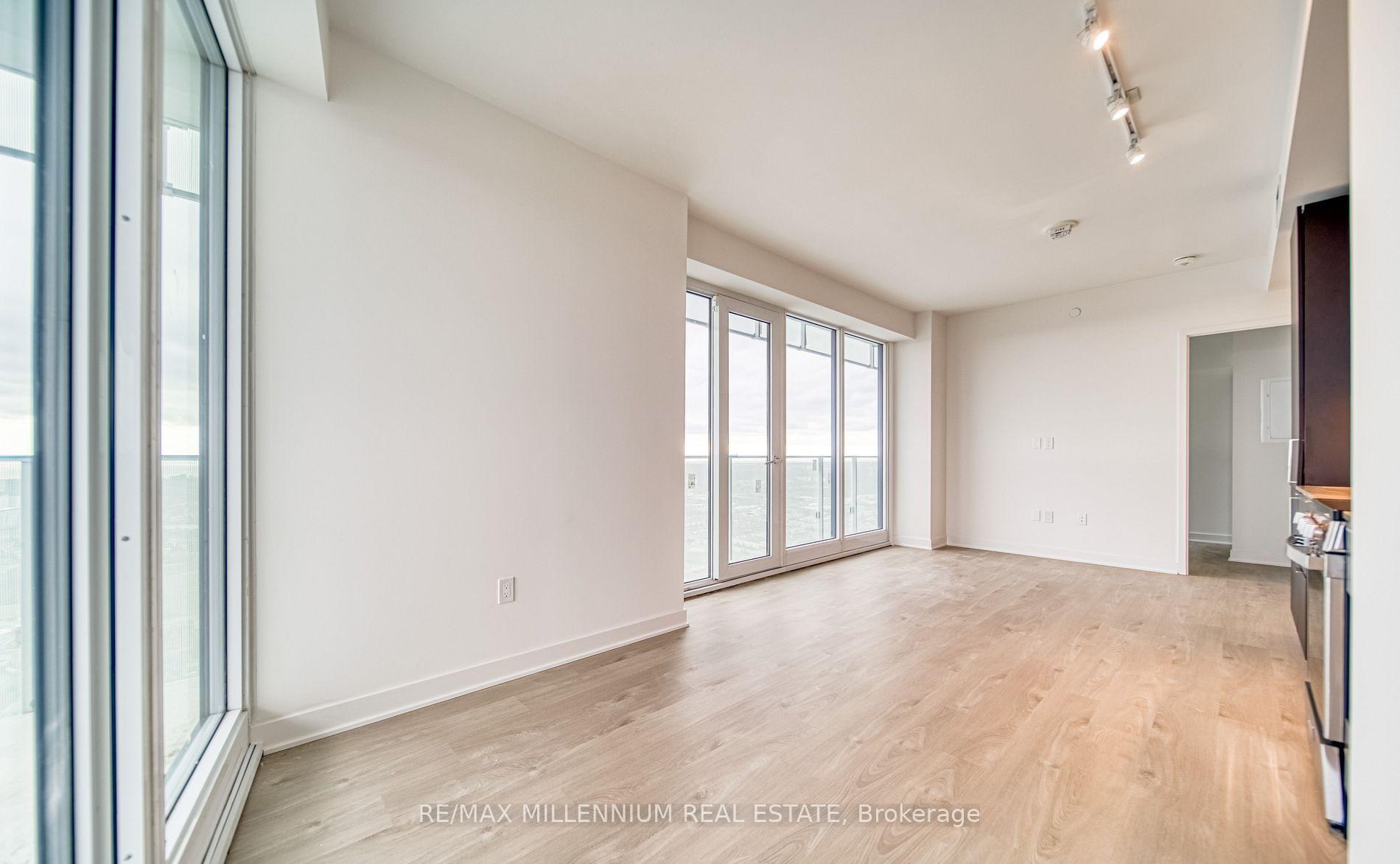 2 Bedrooms Condo at 3900 Confederation, Mississauga For sale