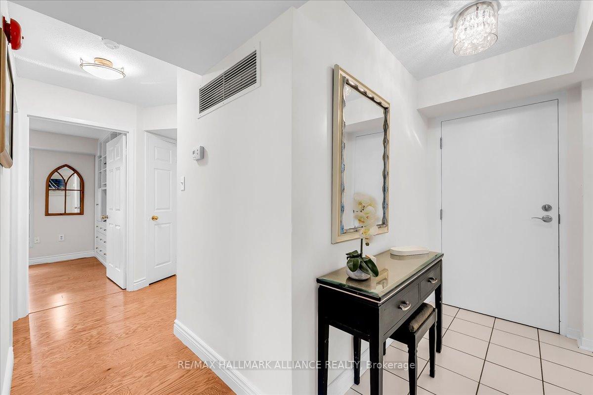 2 Bedrooms Condo at 1071 QUEENS, Oakville For sale