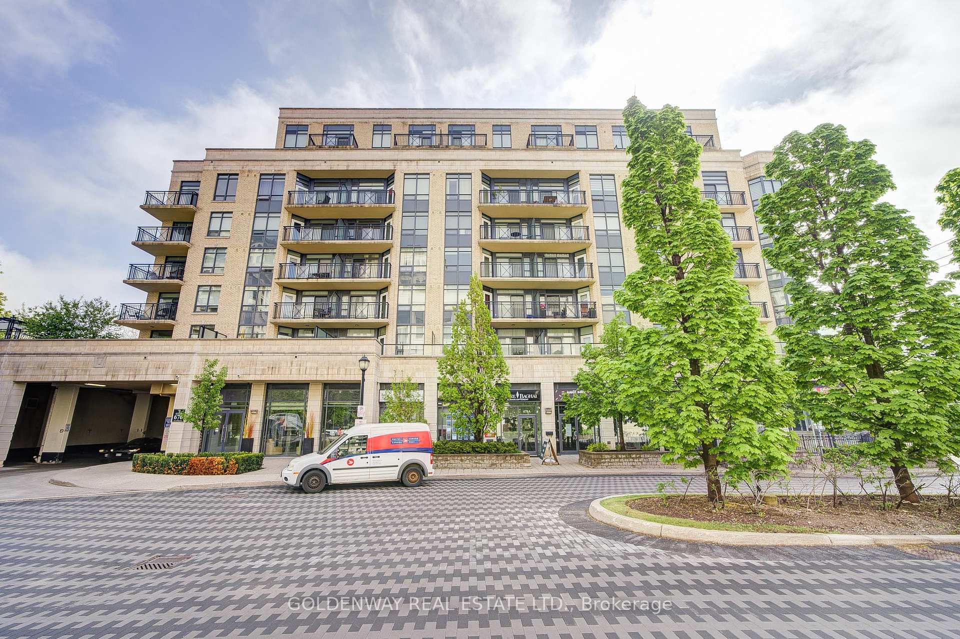 2 Bedrooms Condo at 676 Sheppard, Toronto For sale