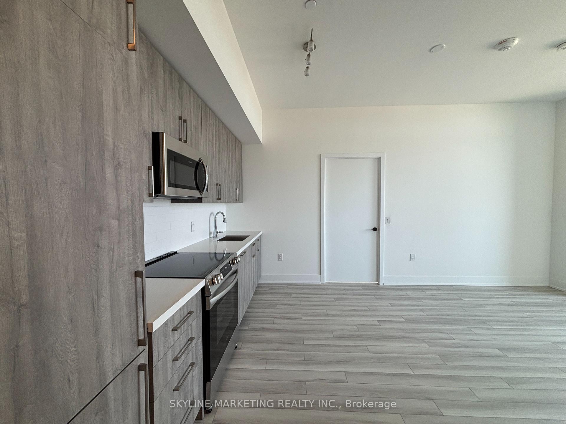 2 Bedrooms Condo at 2450 Old Bronte, Oakville For sale
