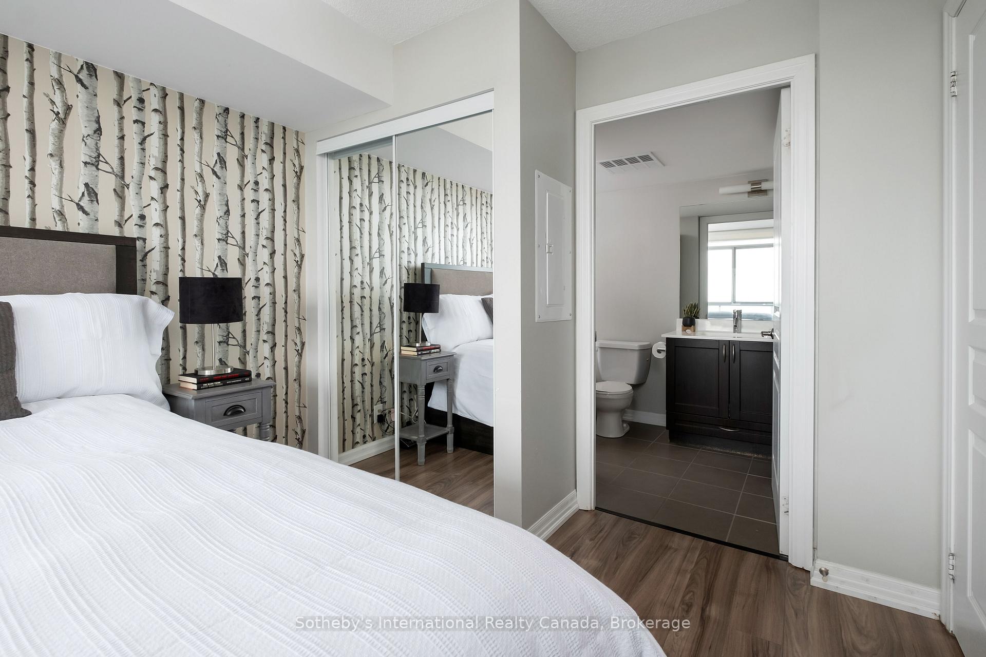2 Bedrooms Condo at 1940 Ironstone, Burlington For sale