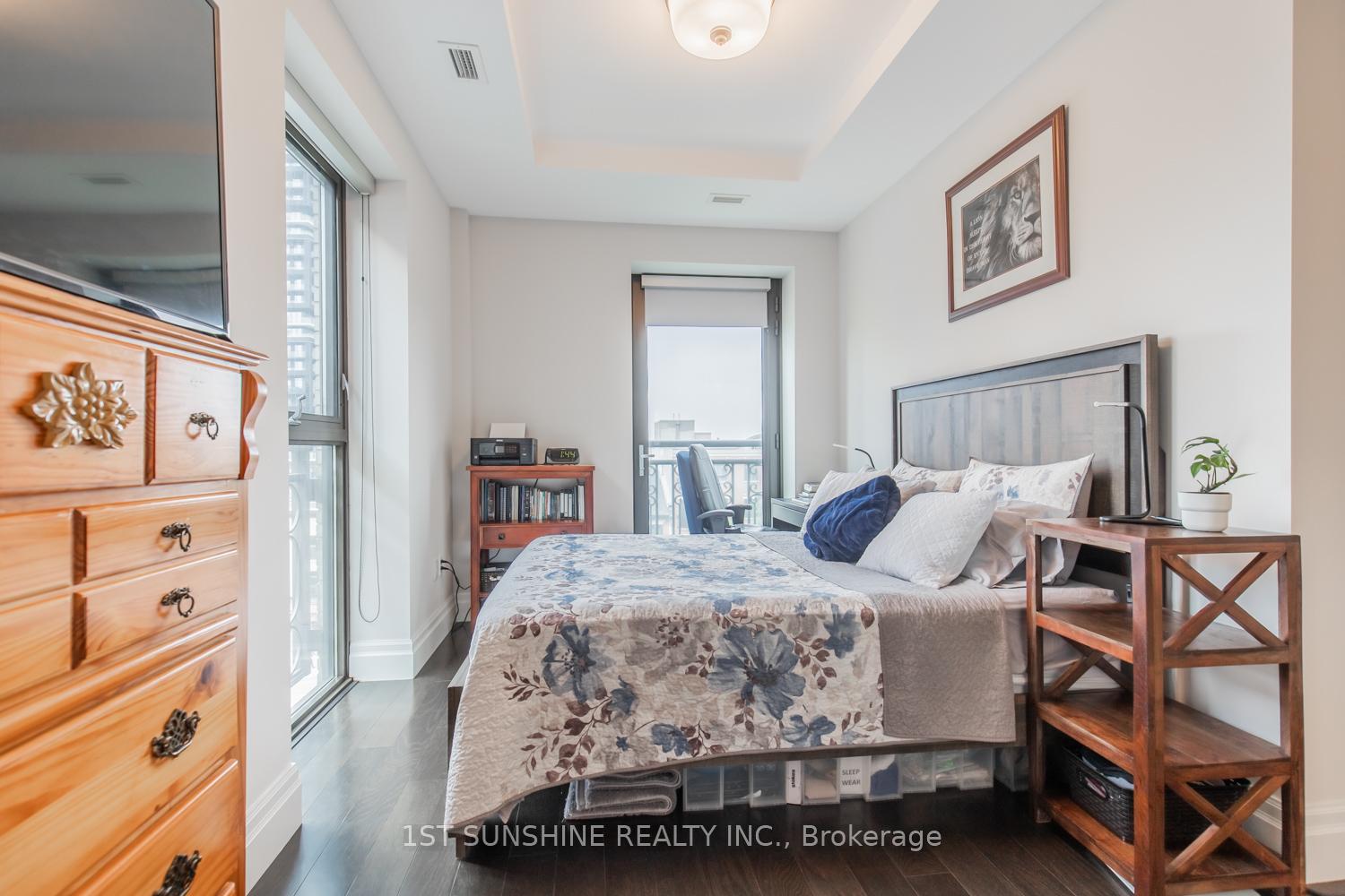 2 Bedrooms Condo at 112 King, Hamilton For sale
