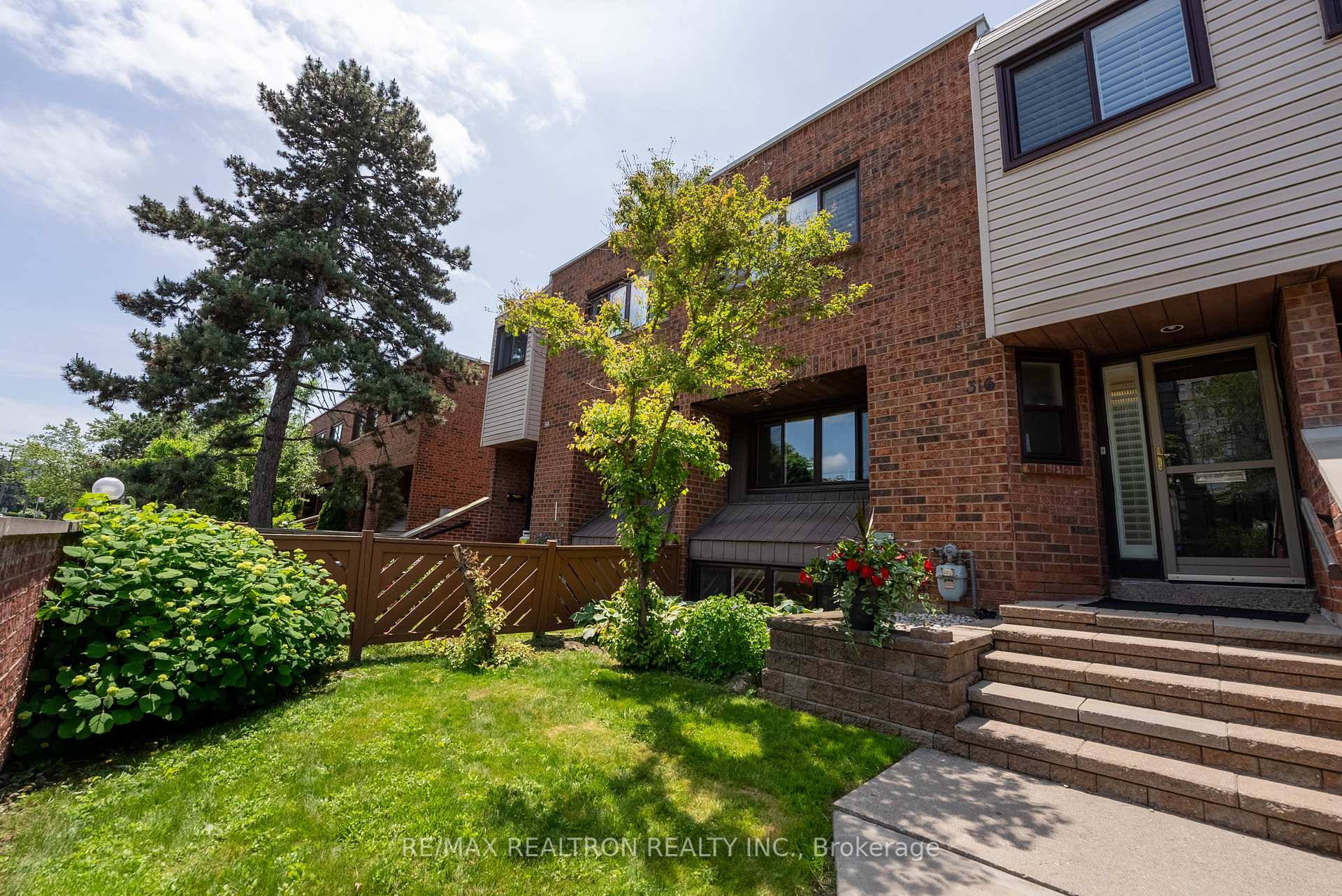 4 Bedrooms Condo at 316 Torresdale, Toronto For sale