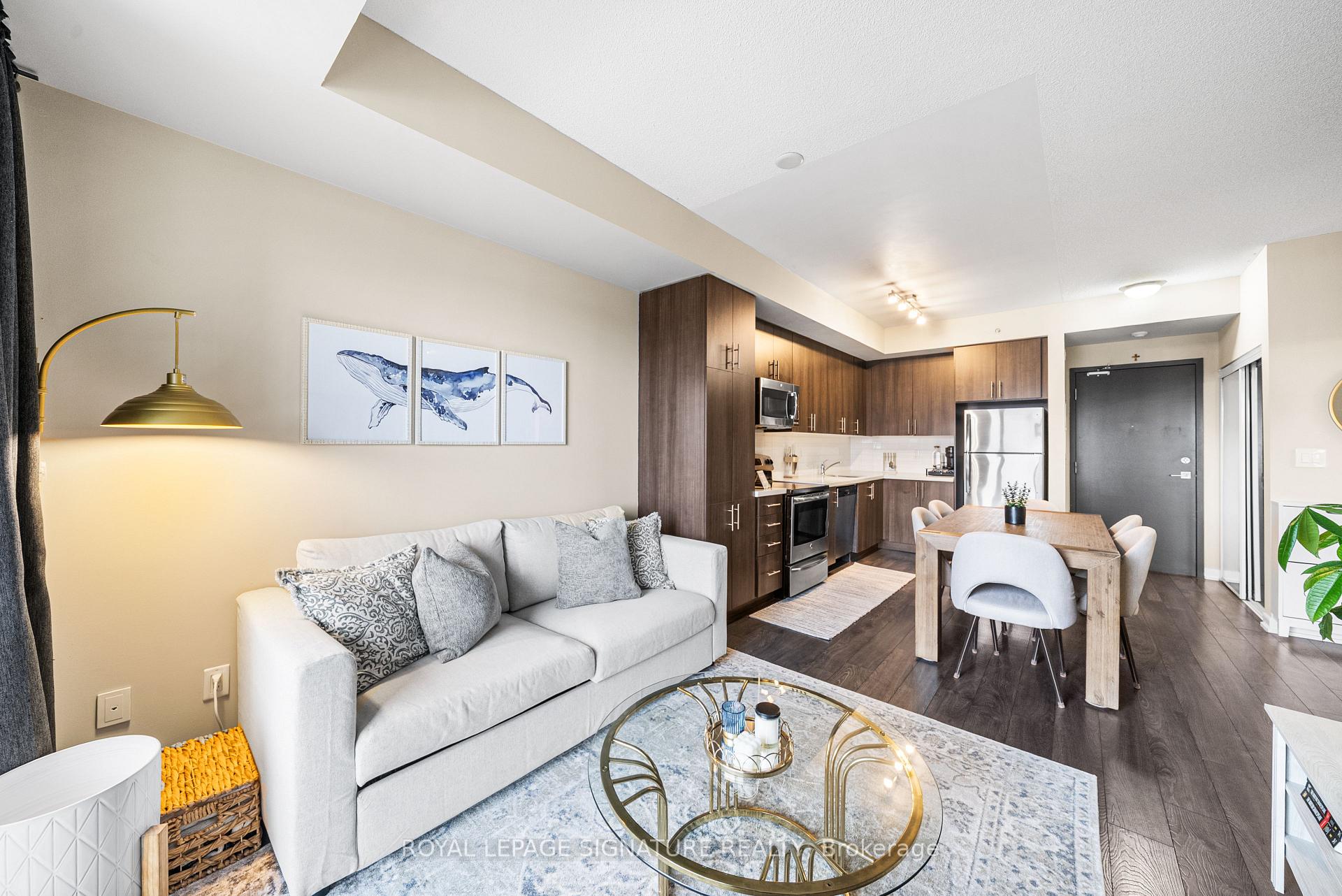 2 Bedrooms Condo at 1284 Guelph, Burlington For sale