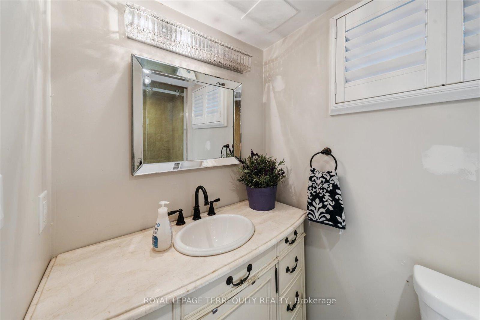 4 Bedrooms Condo at 1825 Hyde Mill, Mississauga For sale
