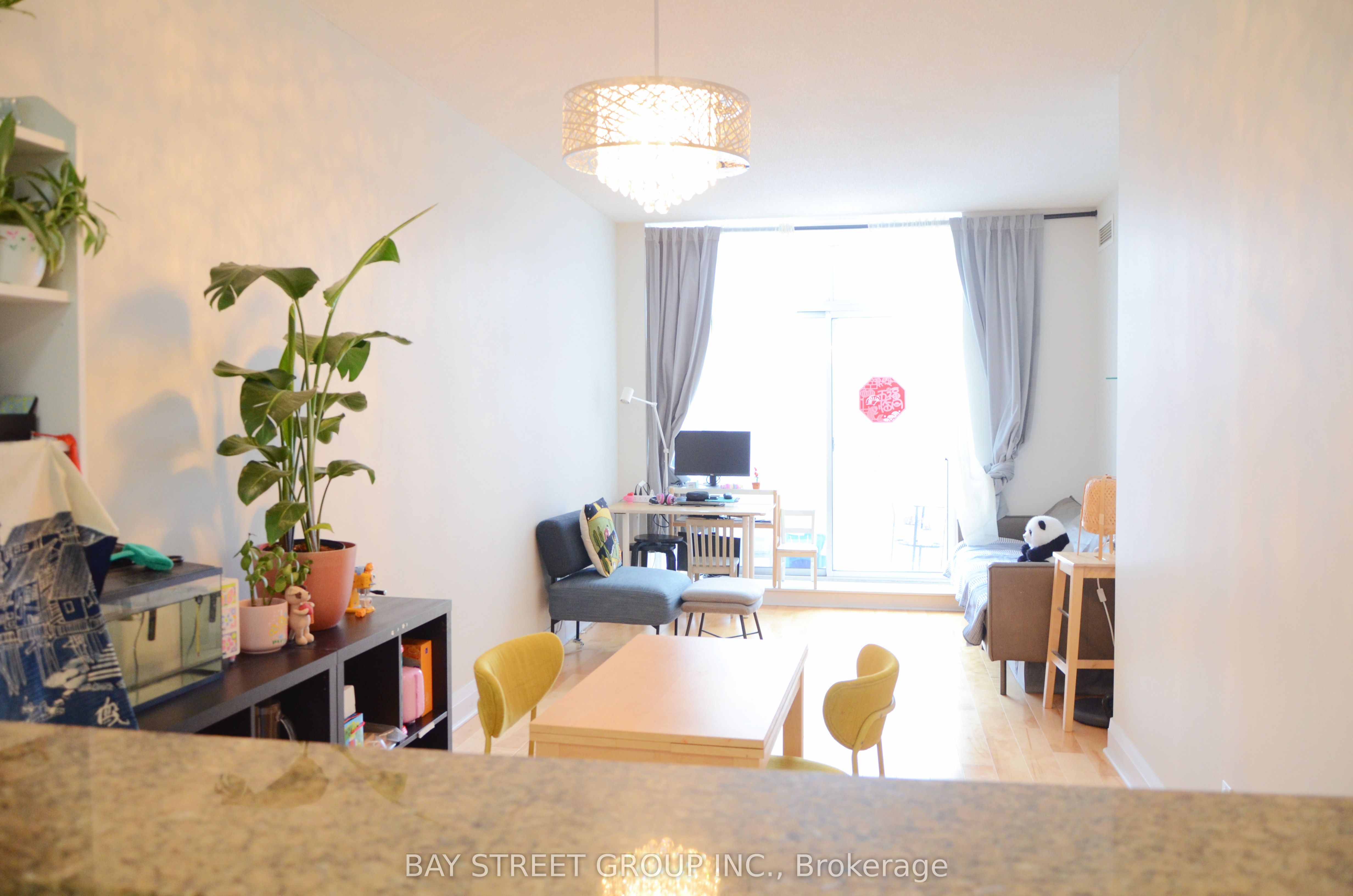 451 Rosewell Avenue, #514