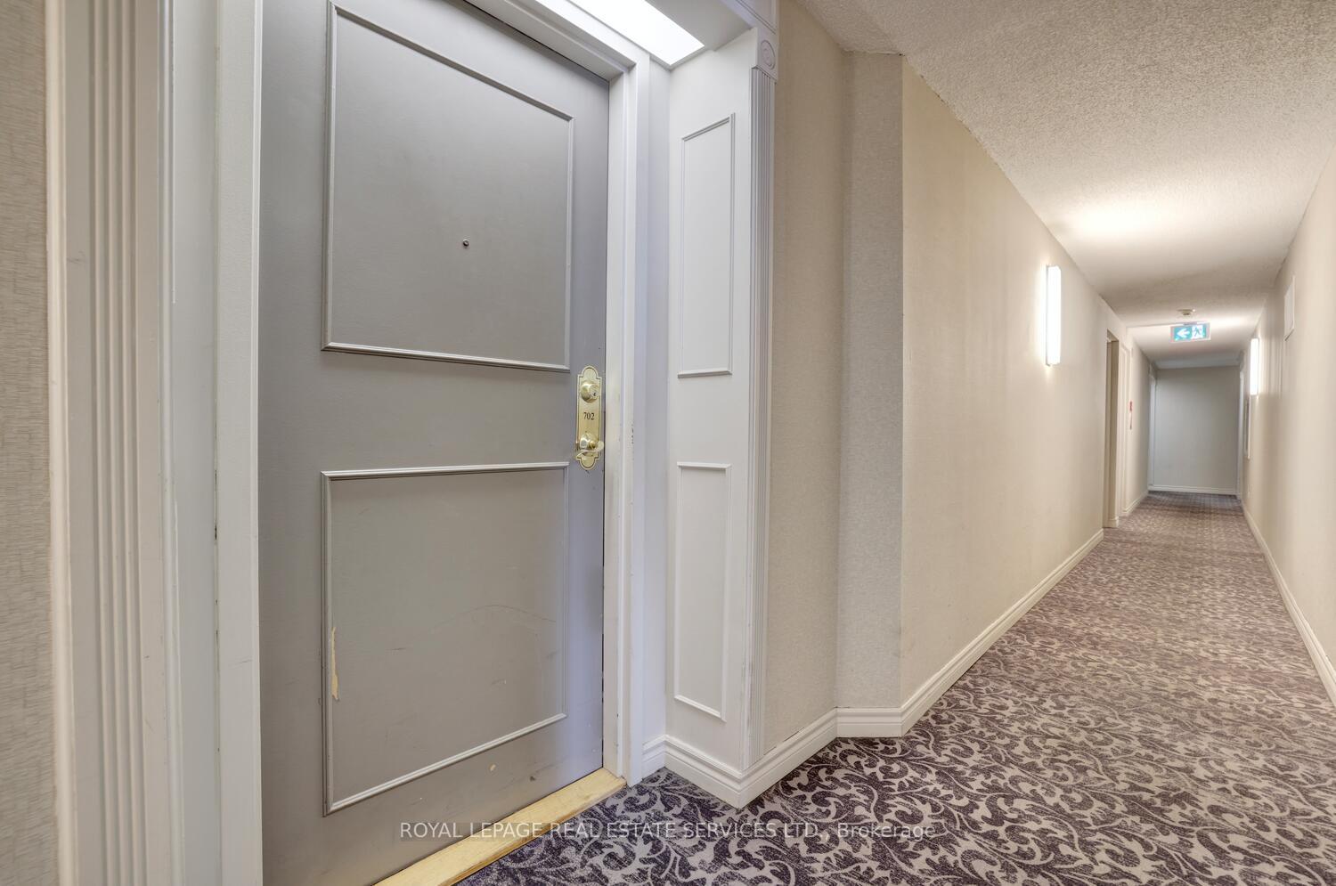 3 Bedrooms Condo at 155 Hillcrest,  Mississauga For sale