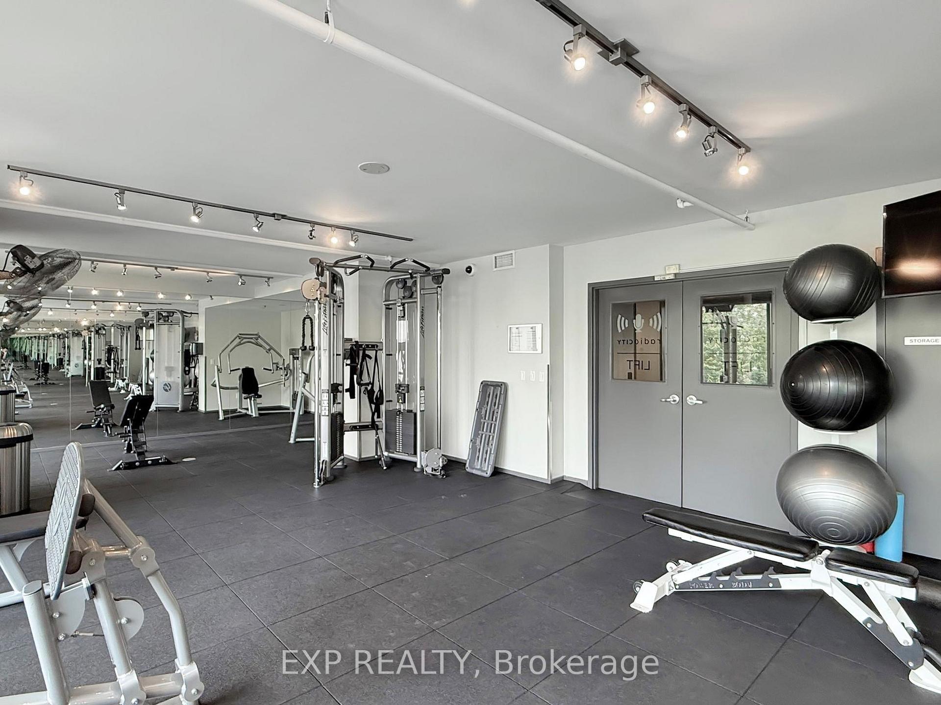 2 Bedrooms Condo at 285 Mutual, Toronto For sale