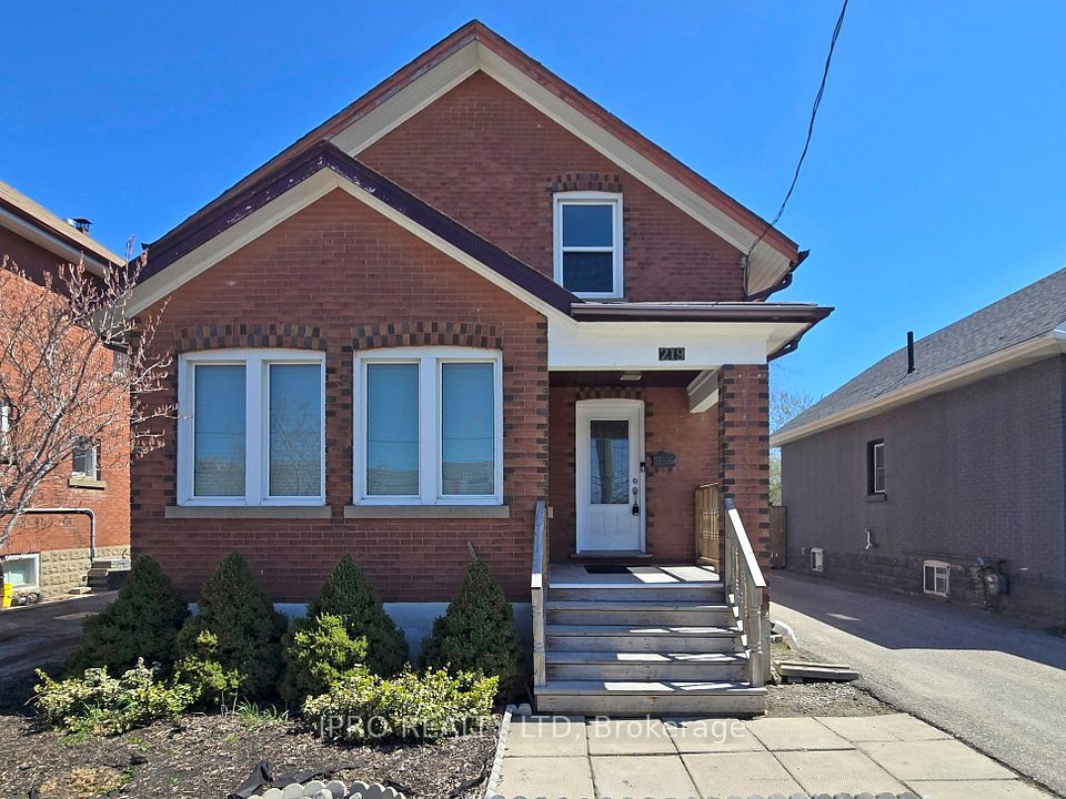 219 Queen