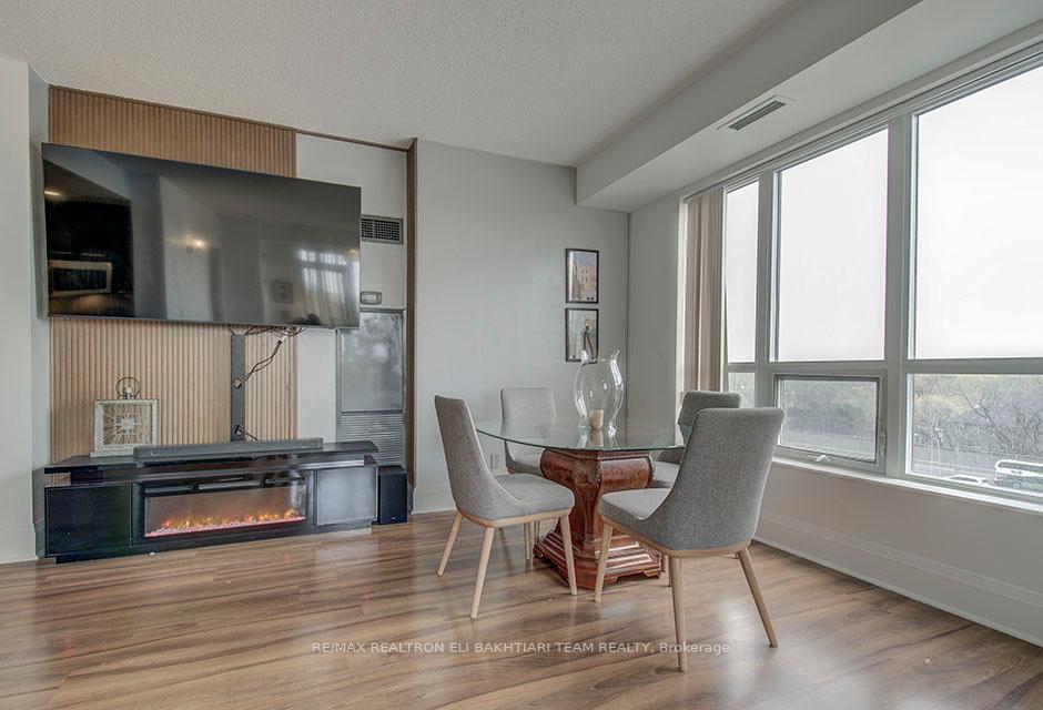 2 Bedrooms Condo at 100 Harrison Garden,  Toronto For sale