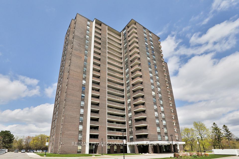 1535 Lakeshore
