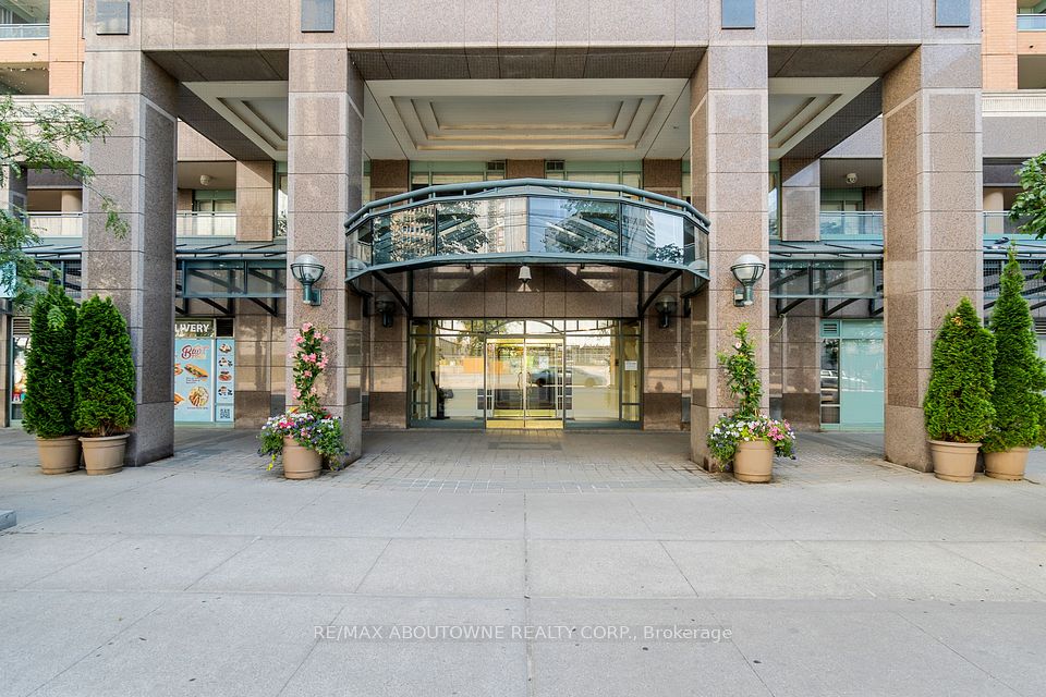 887 Bay Street