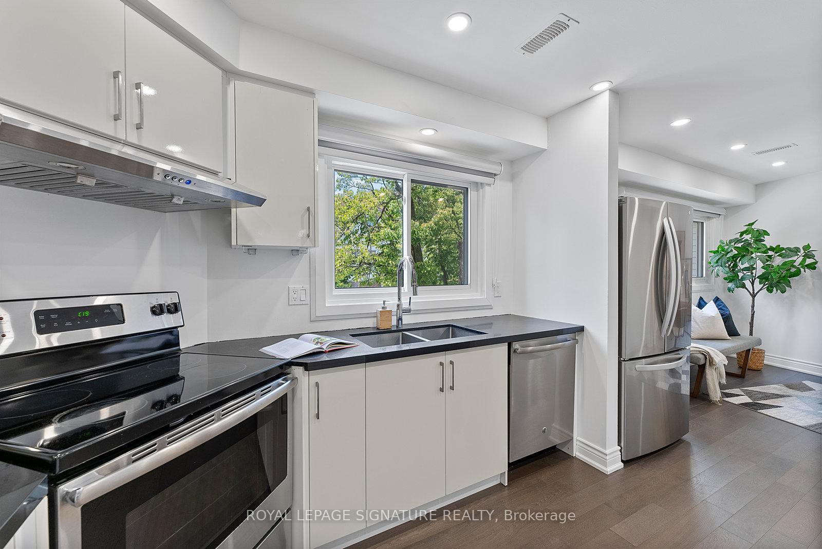 1 Bedroom Condo at 70 Jenny Wrenway, Toronto For sale