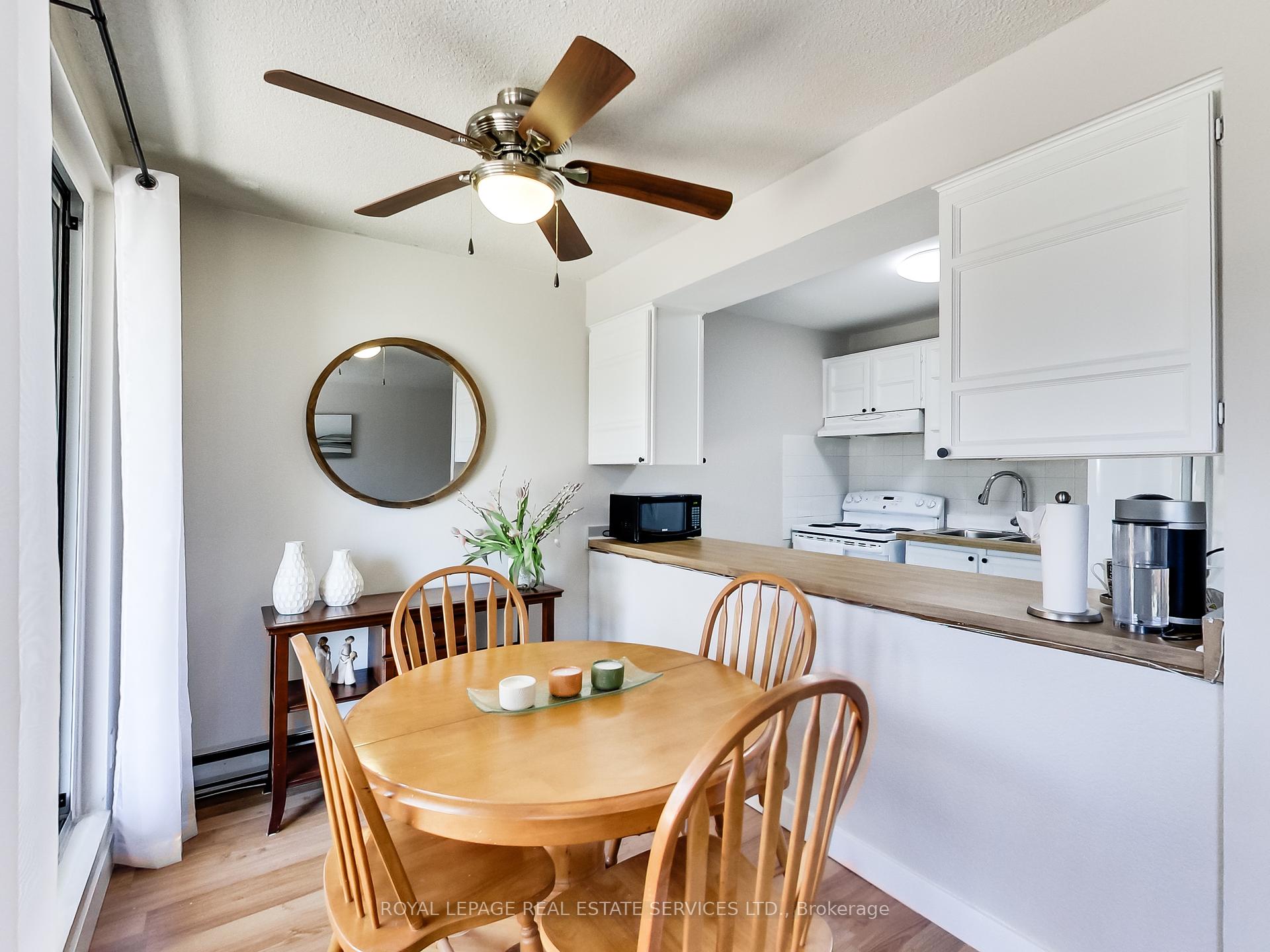 3 Bedrooms Condo at 1008 Falgarwood,  Oakville For sale