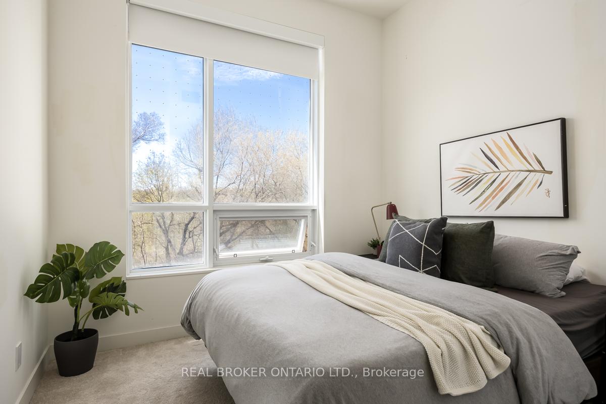 3 Bedrooms Condo at 10 Wilby, Toronto For sale