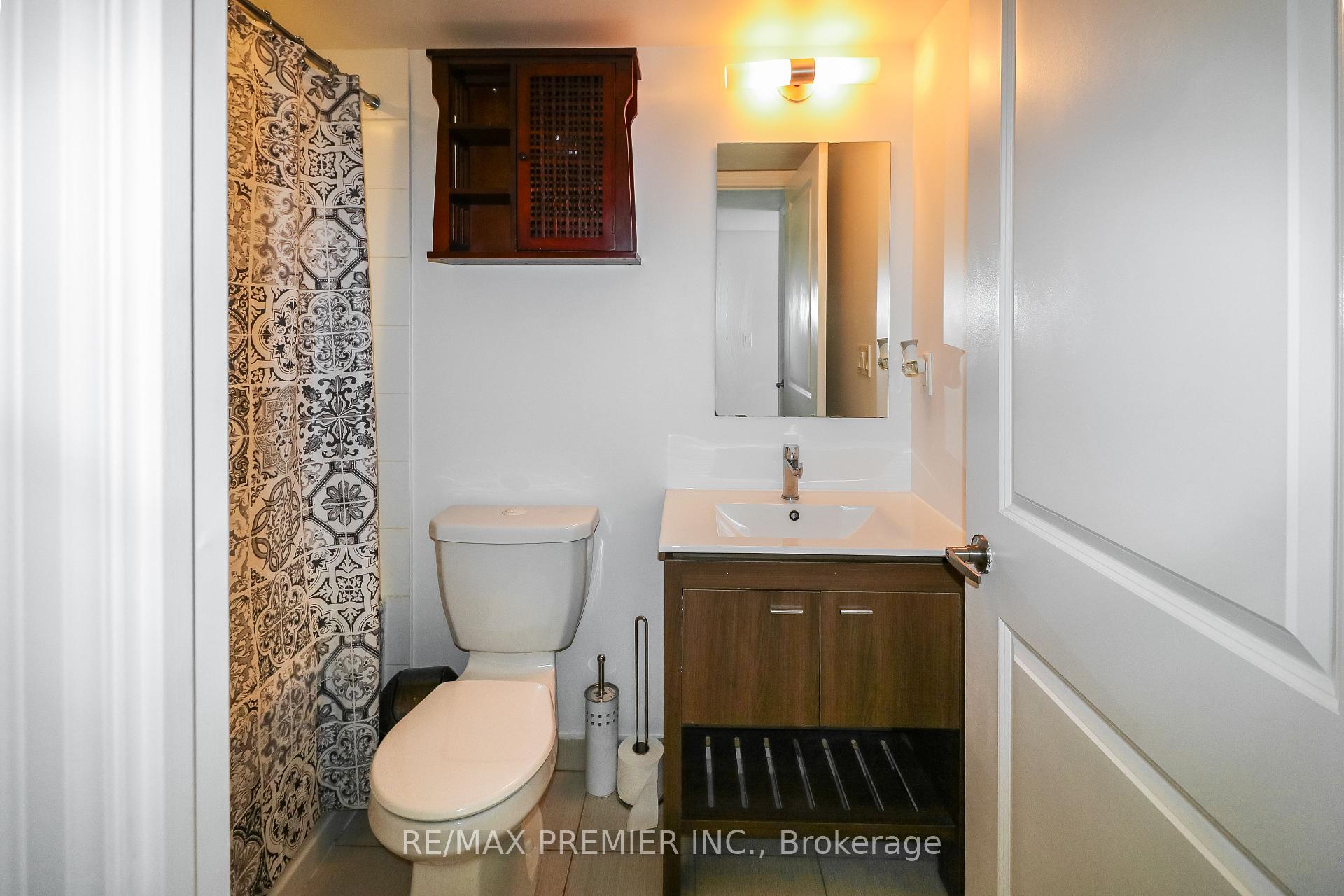 2 Bedrooms Condo at 80 Esther Lorrie, Toronto For sale