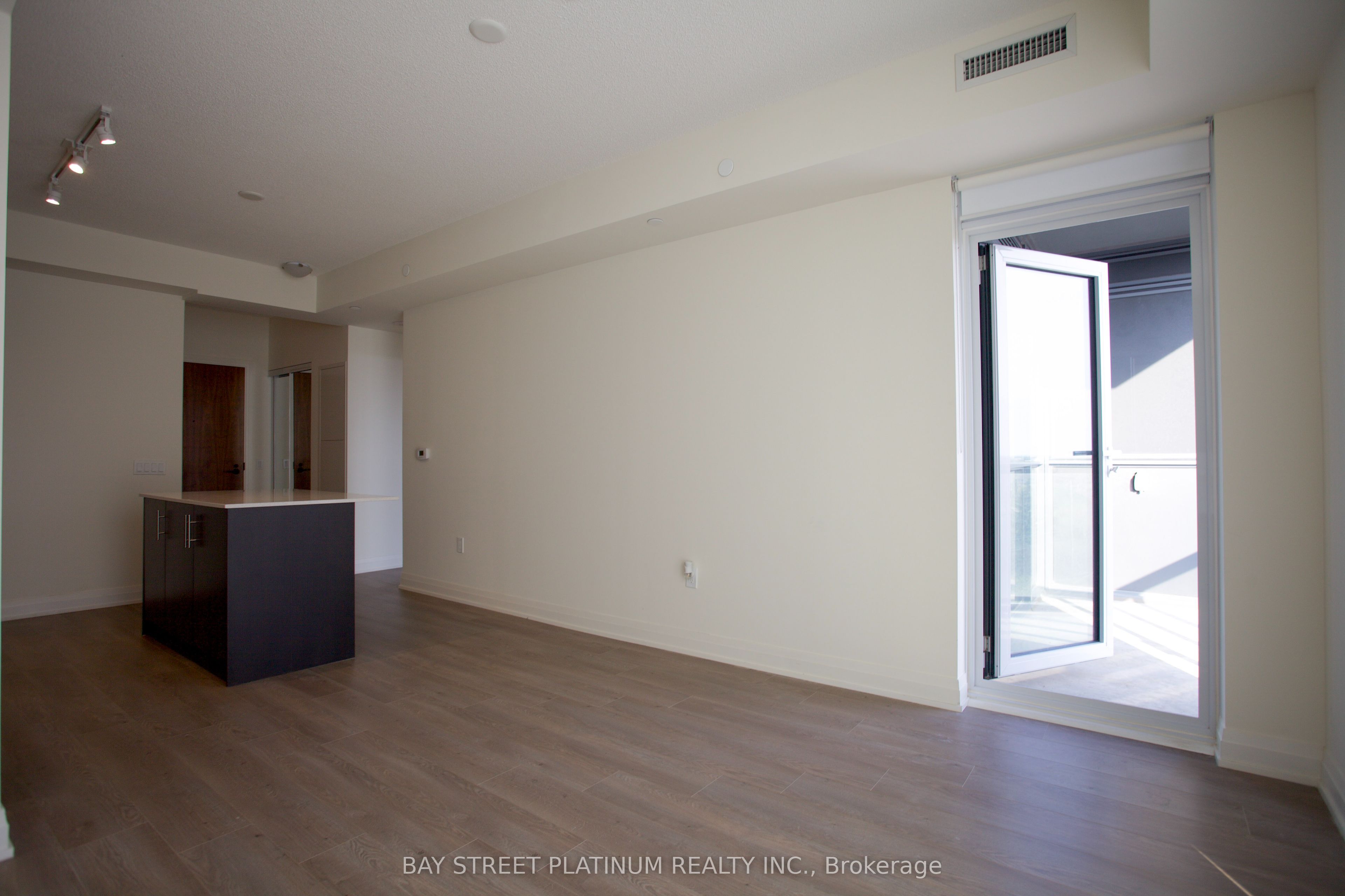 509 DUNDAS Street, #602