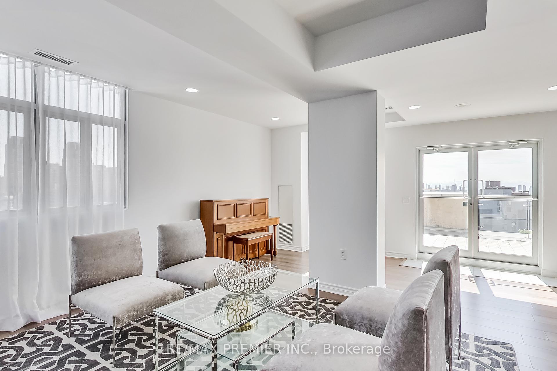 3 Bedrooms Condo at 15 Maplewood, Toronto For sale