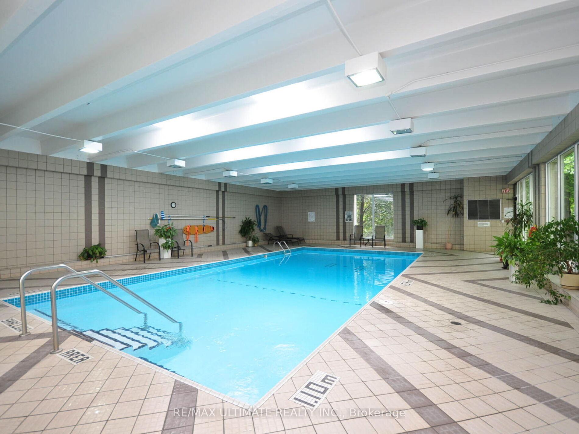 3 Bedrooms Condo at 3700 Kaneff, Mississauga For sale