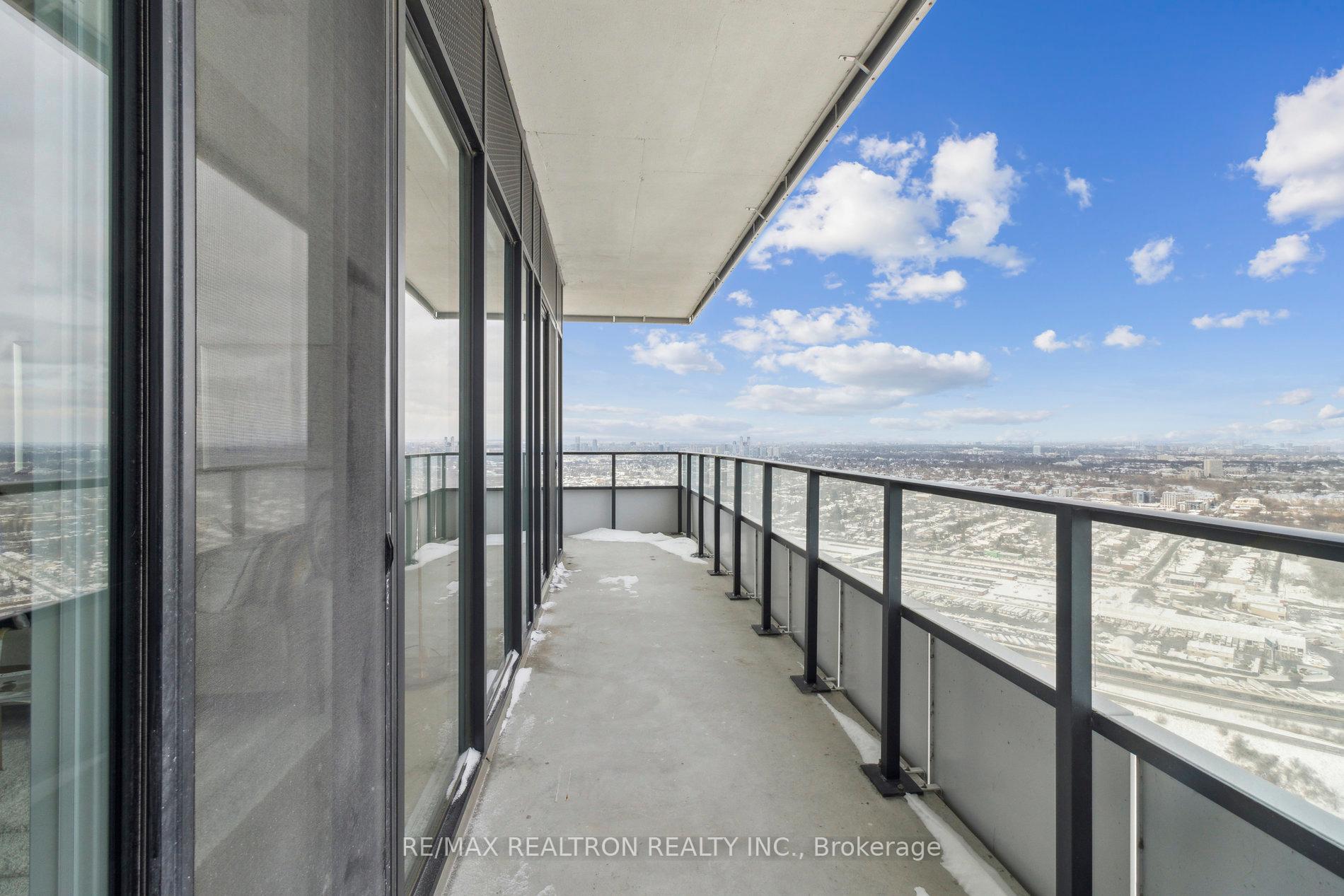 2 Bedrooms Condo at 30 Shore Breeze, Toronto For sale
