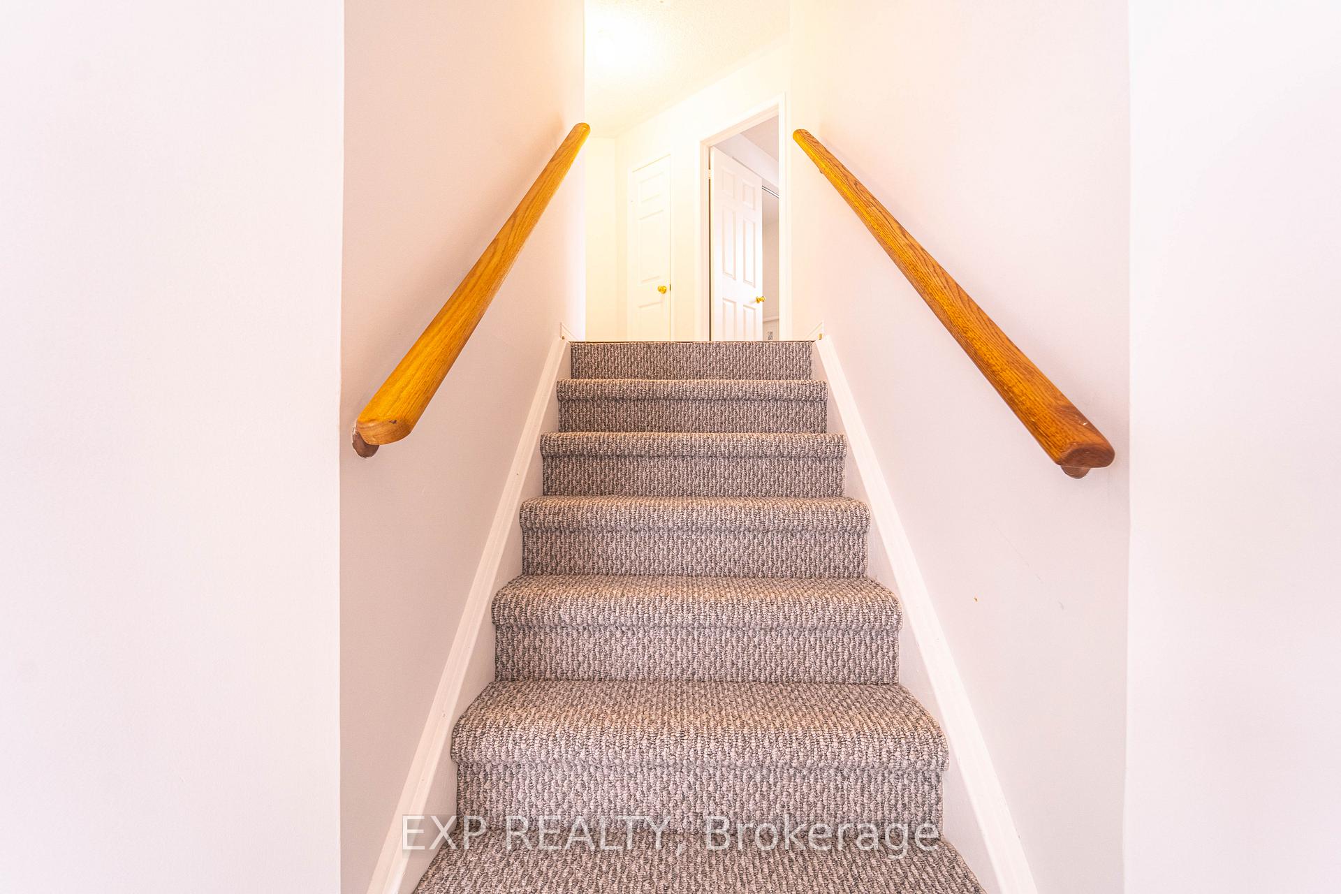 4 Bedrooms Condo at 199 Hillcrest, Mississauga For sale