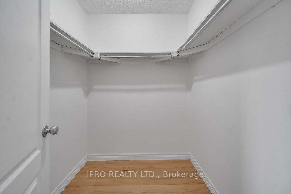 https://trreb-image.ampre.ca/KSg7EurQvjLcrsTkwdaKz2KgHZhF28uVH5_FToiXcOE/rs:fit:960:960/wm:.5:so:0:50:.4/wmsh:10/wmt:PHNwYW4gZm9yZWdyb3VuZD0nd2hpdGUnIGZvbnQ9JzY4Jz5JUFJPIFJFQUxUWSBMVEQuLCBCcm9rZXJhZ2U8L3NwYW4-/L3RycmViL2xpc3RpbmdzLzQwLzg1LzgxLzQ0L3AvMGIwOGY0ZTYtNWU2OC00ZGM3LThkOTctZTE3ZmVlMjRmNTEwLmpwZw.jpg