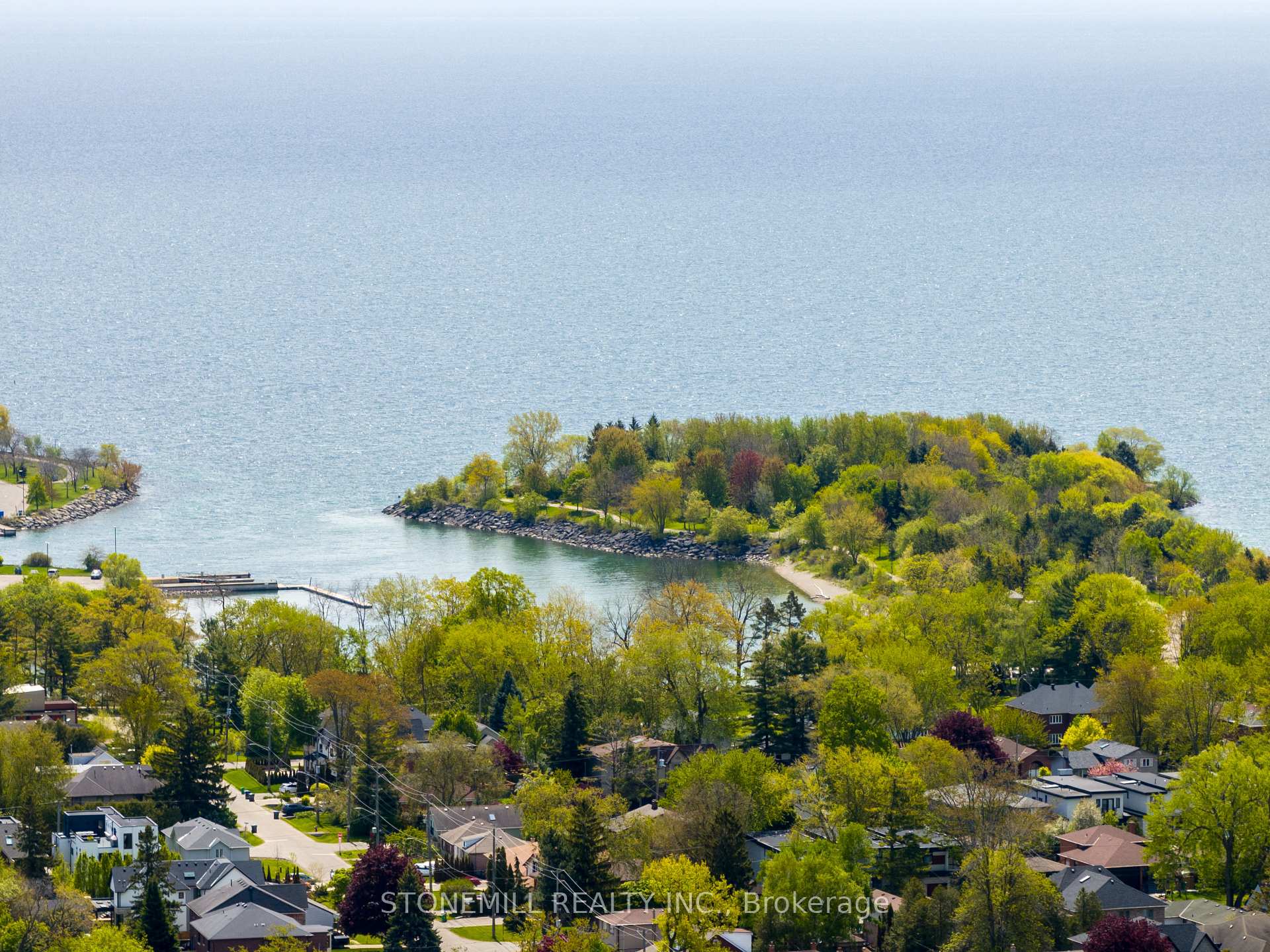 2 Bedrooms Condo at 1150 Parkwest, Mississauga For sale