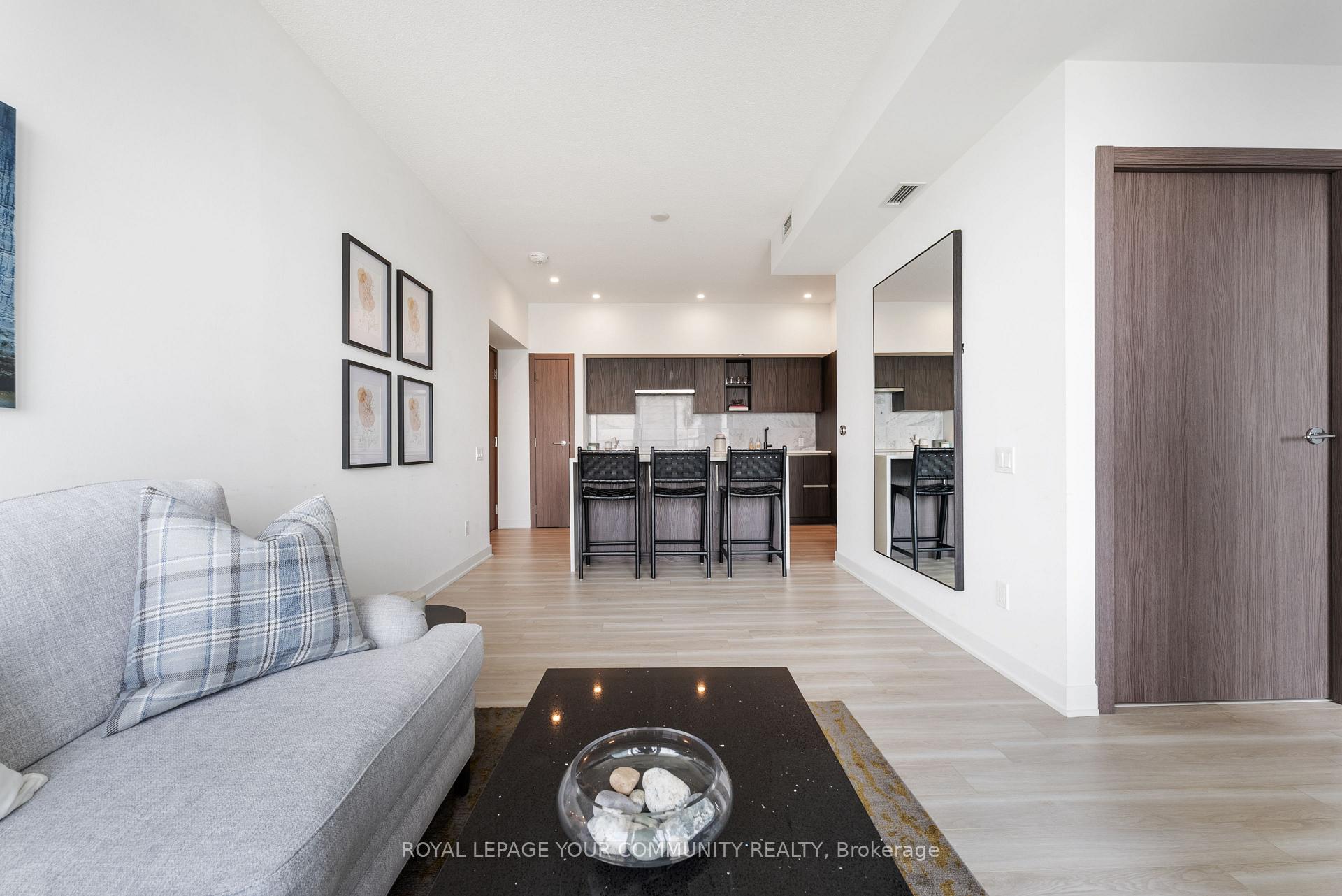 3 Bedrooms Condo at 17 Bathurst, Toronto For sale