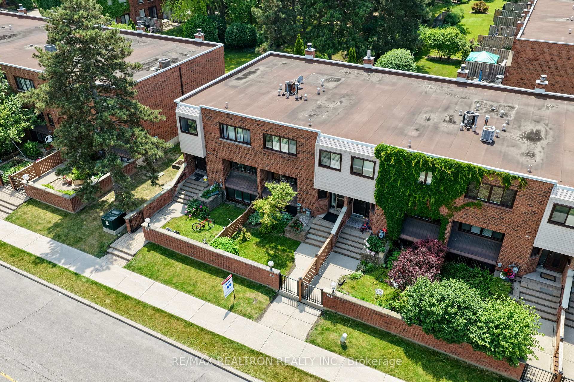 4 Bedrooms Condo at 316 Torresdale, Toronto For sale
