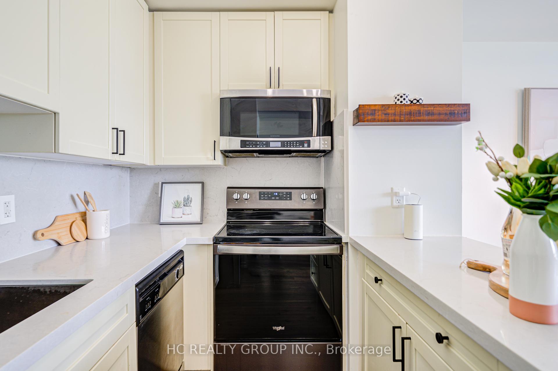 2 Bedrooms Condo at 30 Canterbury, Toronto For sale
