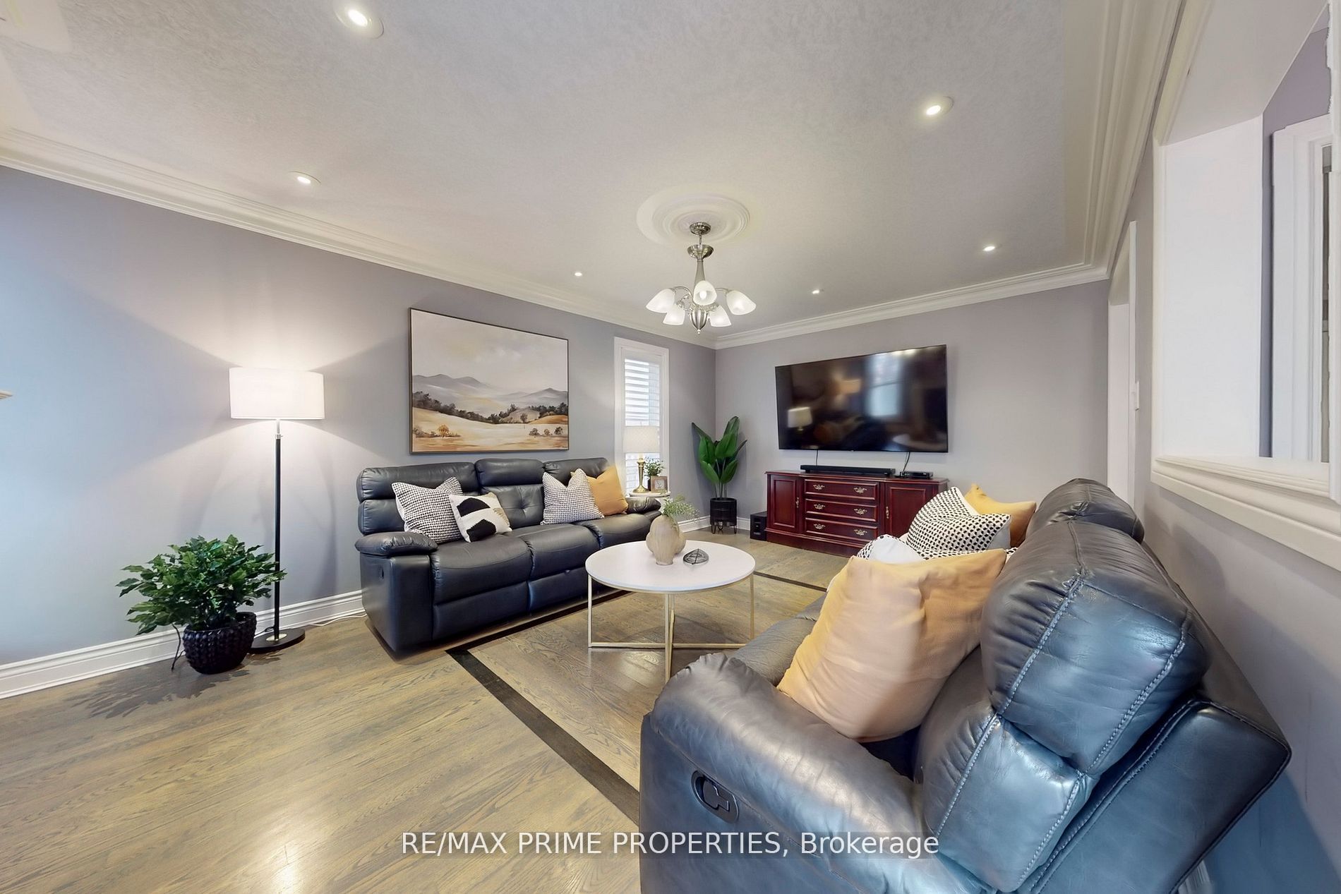 32 KENNETT Drive