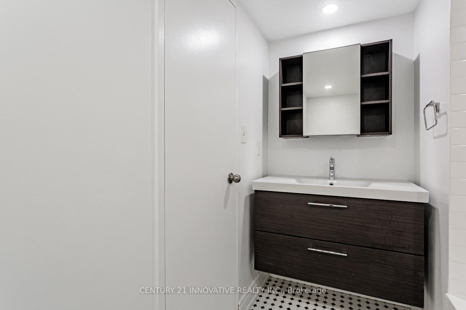 3 Bedrooms Condo at 188 Spadina, Toronto For sale
