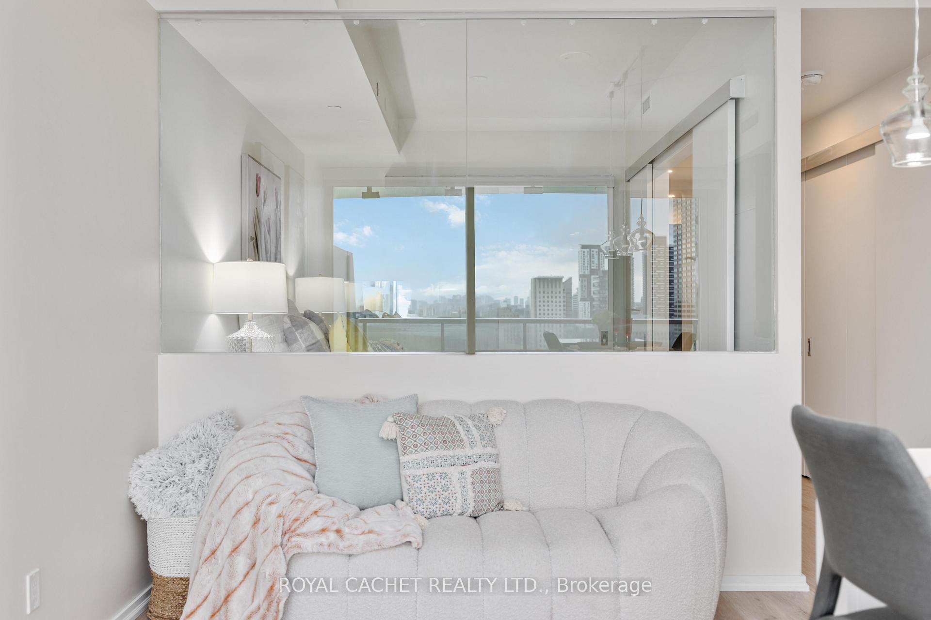 2 Bedrooms Condo at 197 Yonge,  Toronto For sale