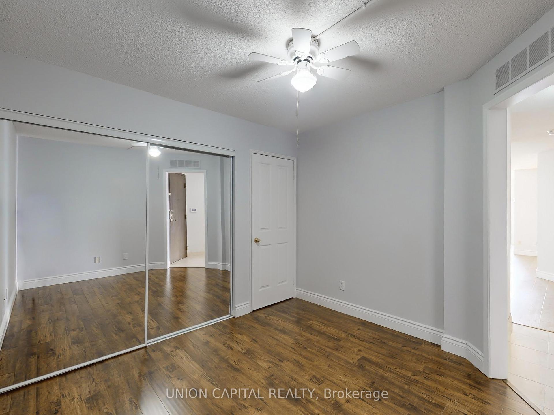 3 Bedrooms Condo at 28 Hollywood, Toronto For sale