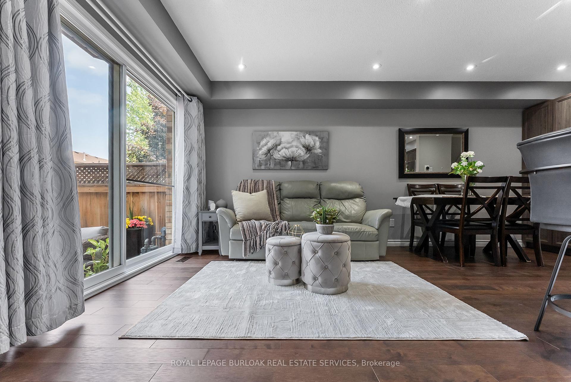 3 Bedrooms Condo at 2025 Cleaver, Burlington For sale