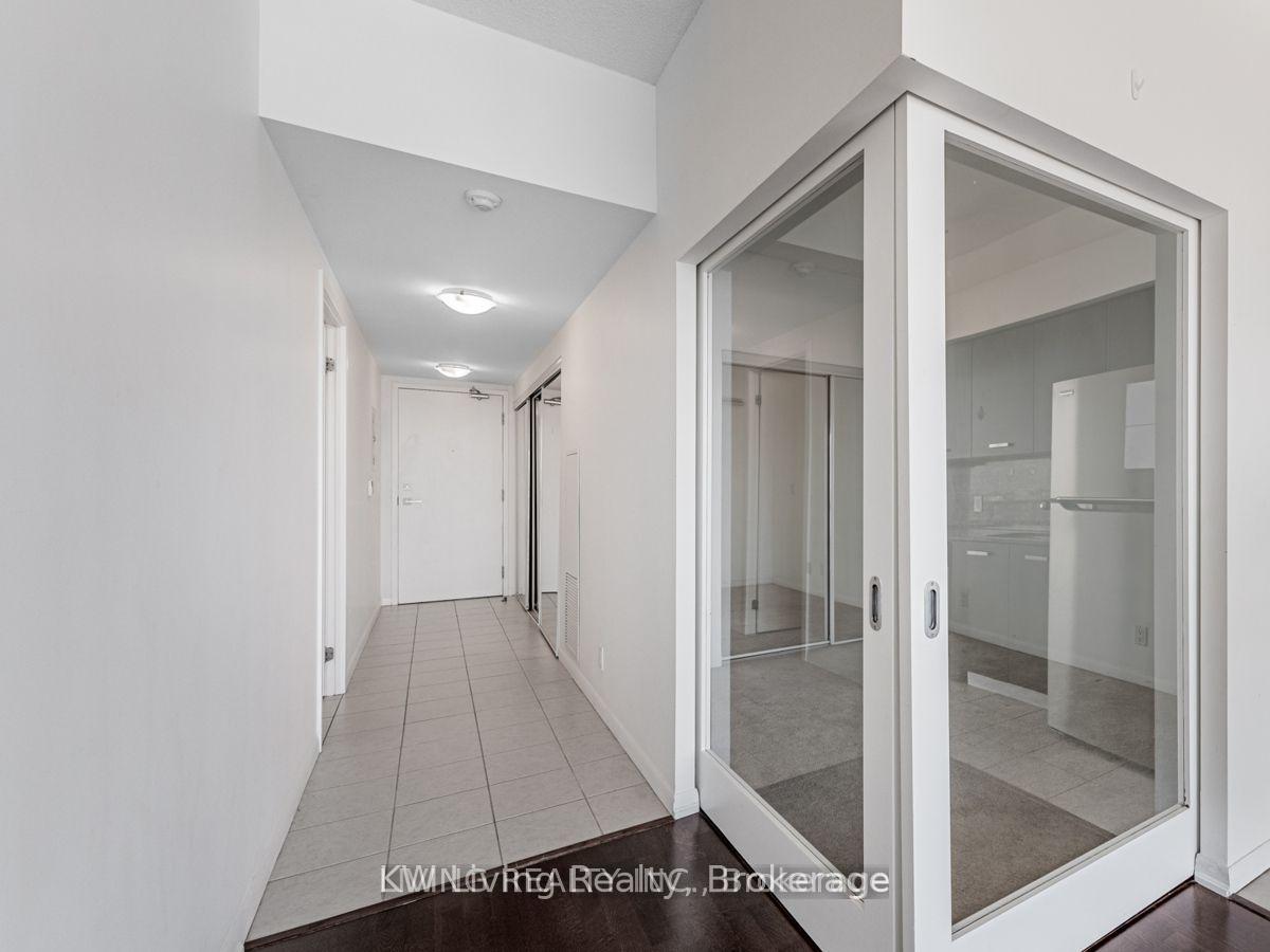 2 Bedrooms Condo at 832 Bay, Toronto For sale