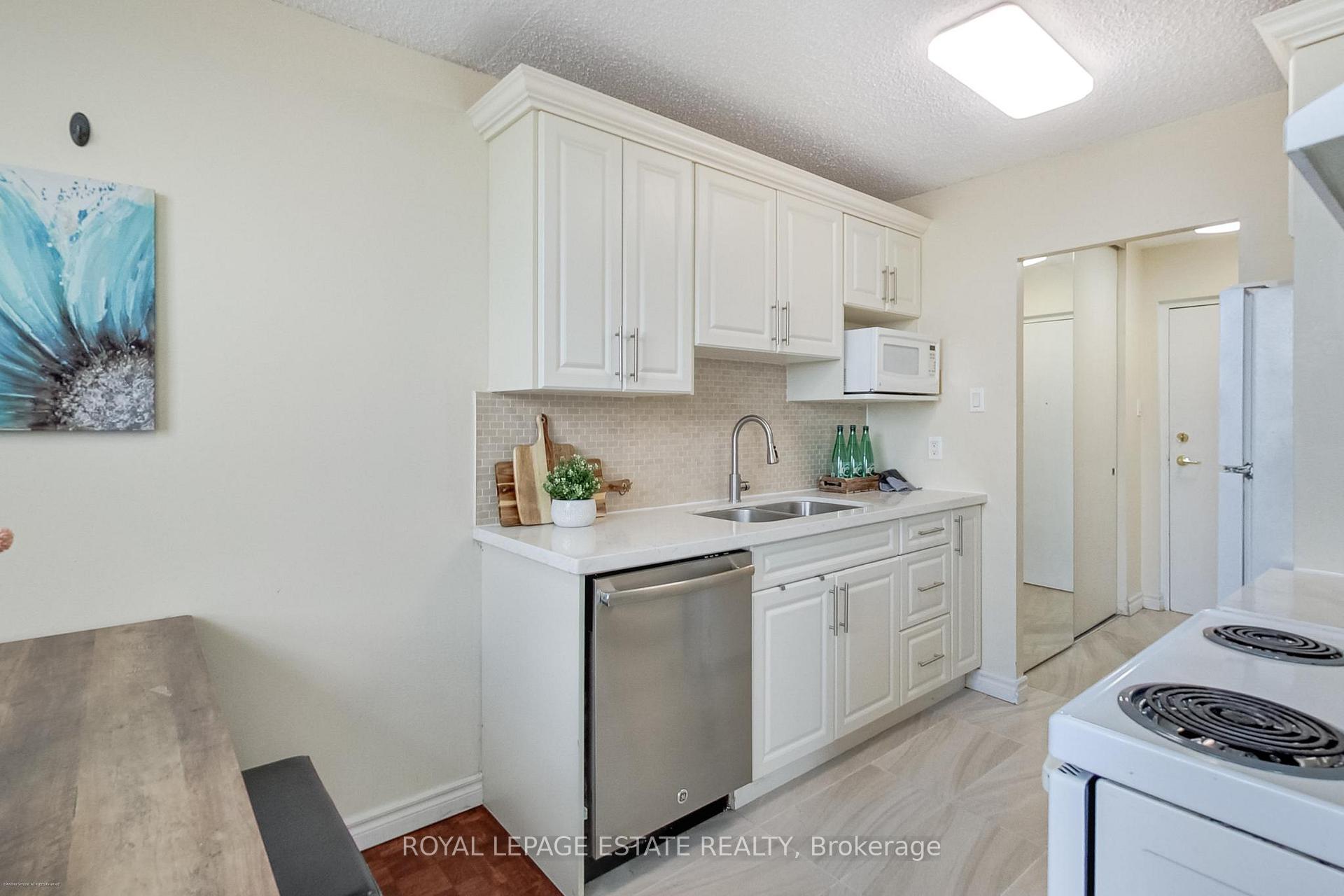 2 Bedrooms Condo at 1071 woodbine, Toronto For sale