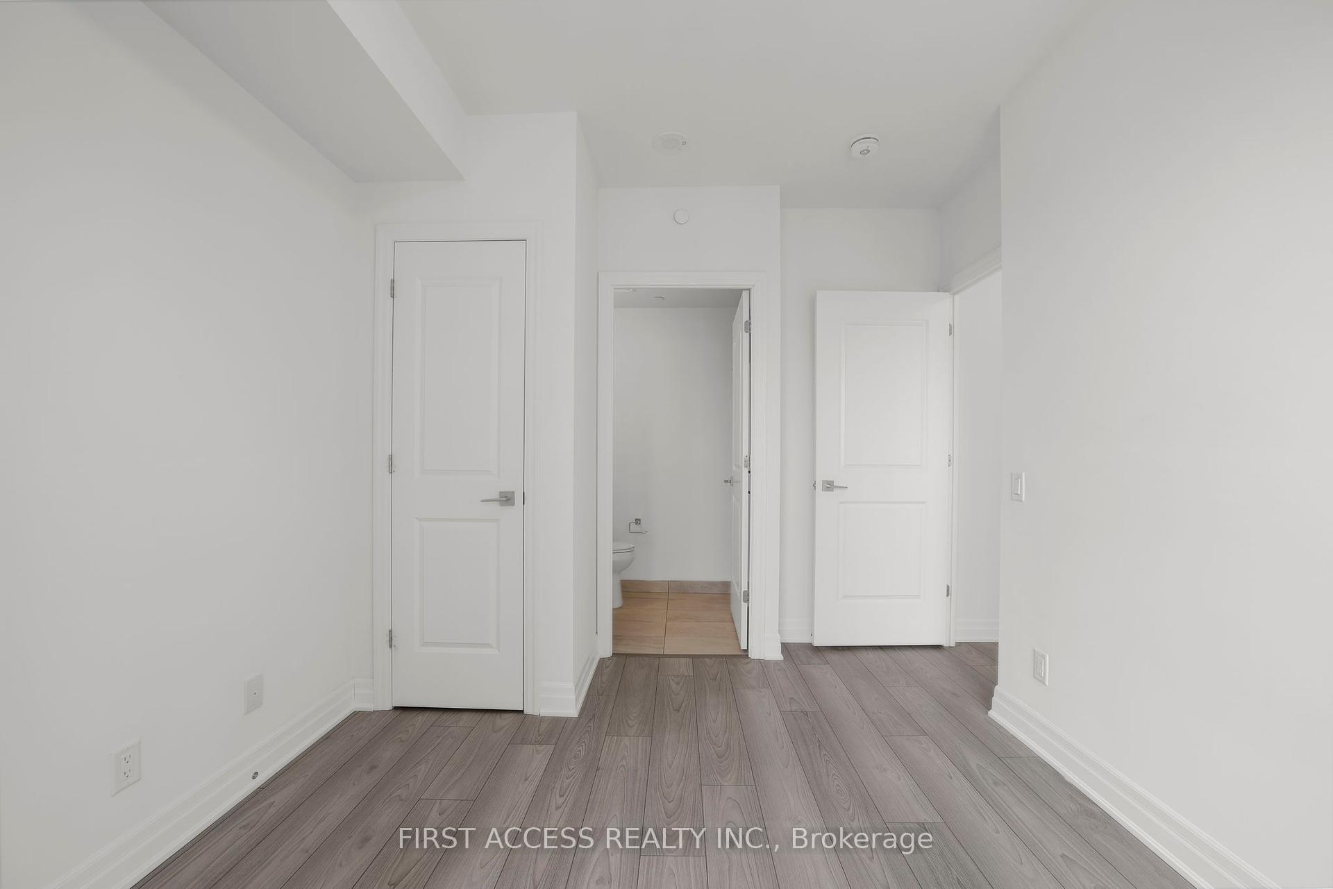 1 Bedroom Condo at 36 ELM,  Mississauga For sale