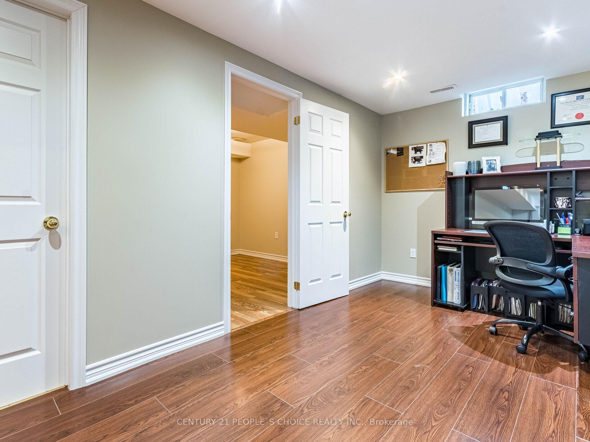 3 Bedrooms Condo at 485 Green,  Hamilton For sale