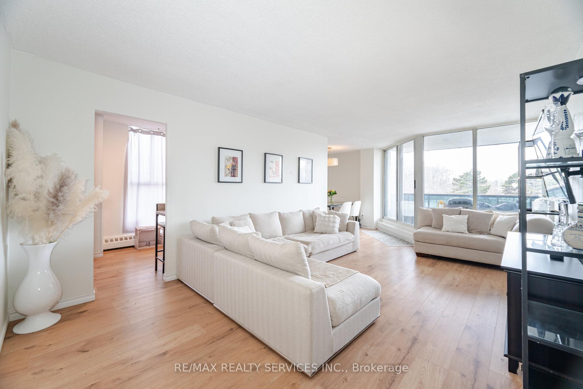 2 Bedrooms Condo at 420 Mill,  Toronto For sale