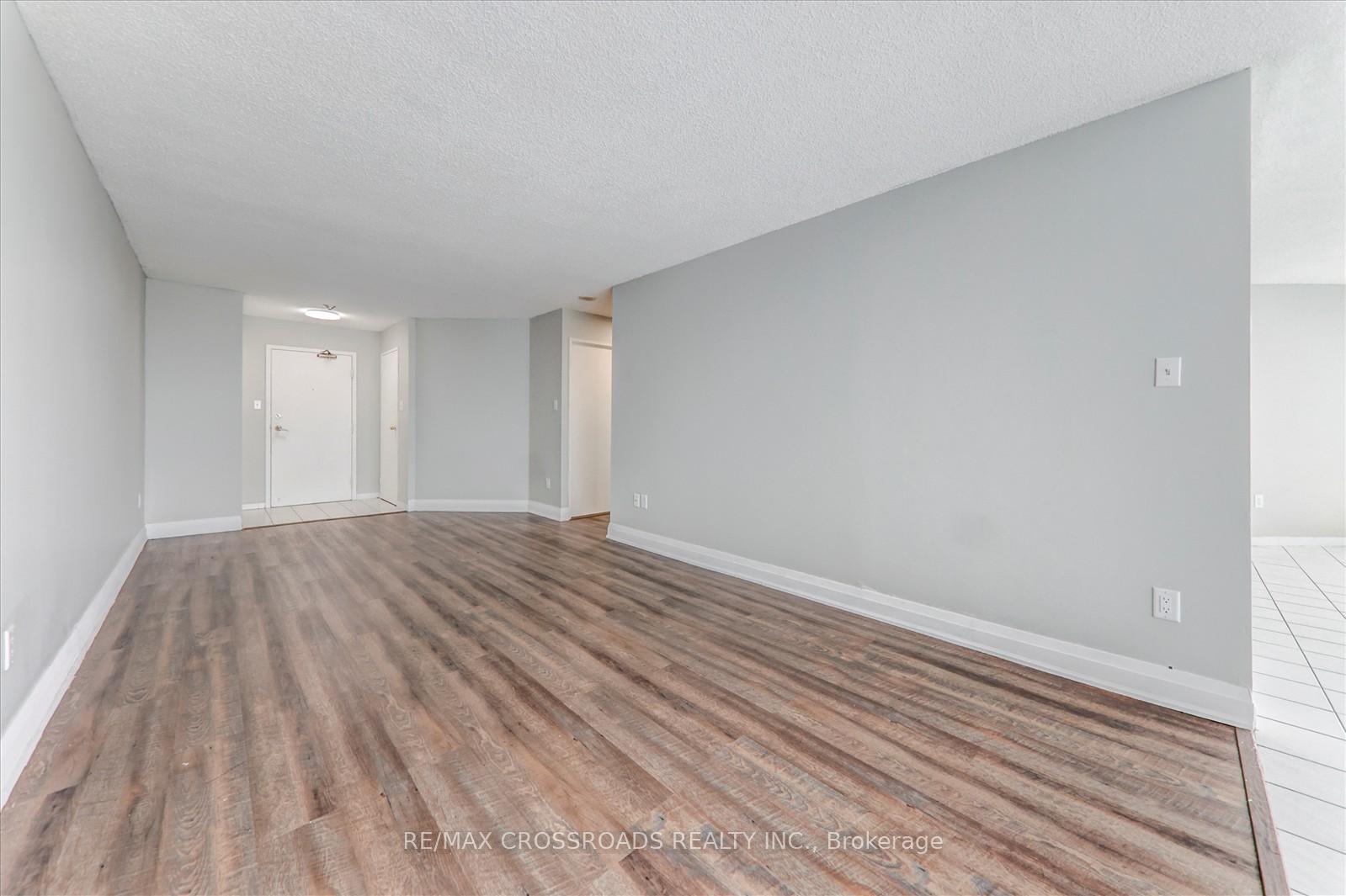 2 Bedrooms Condo at 1 Rowntree, Toronto For sale