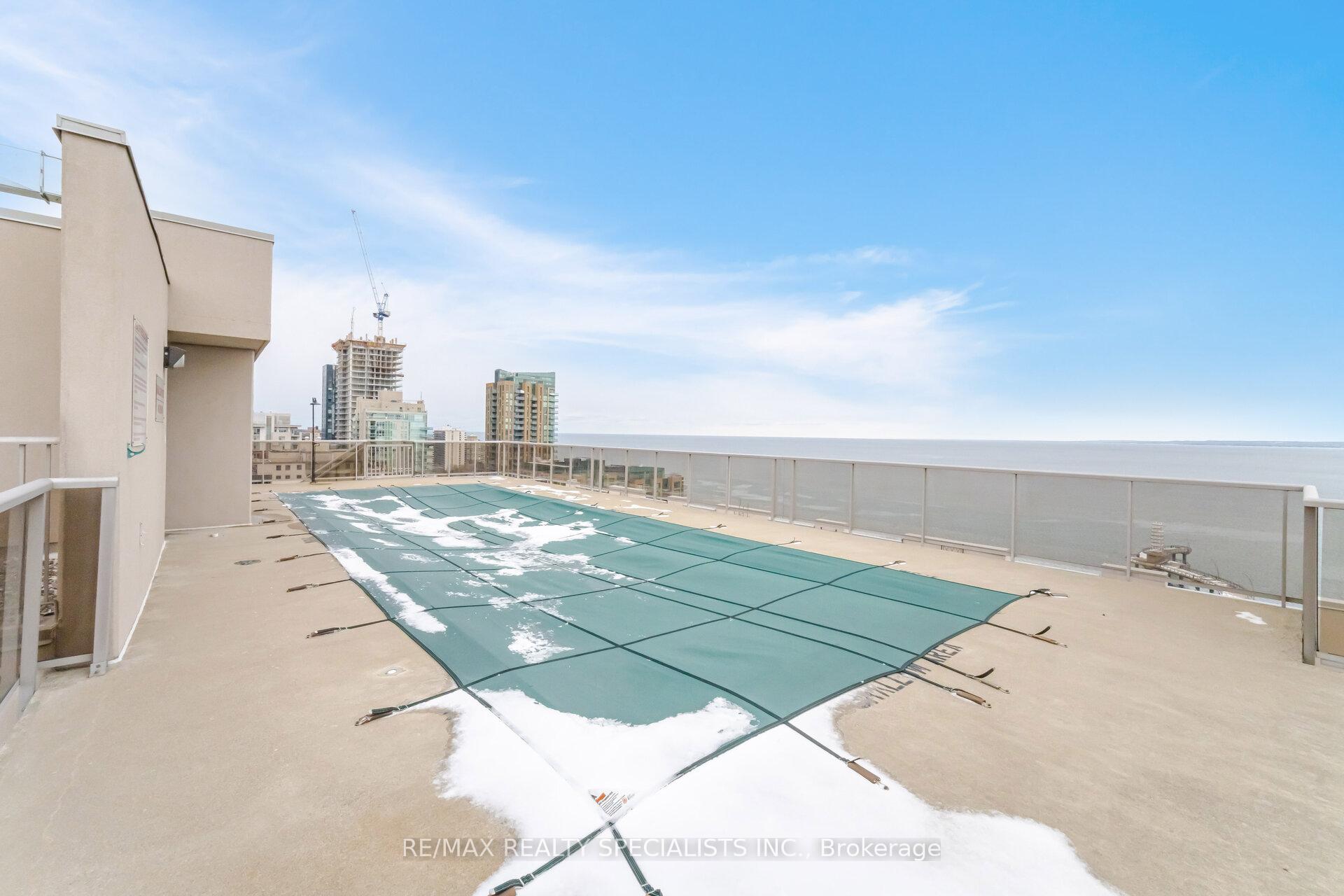 3 Bedrooms Condo at 1477 Lakeshore,  Burlington For sale