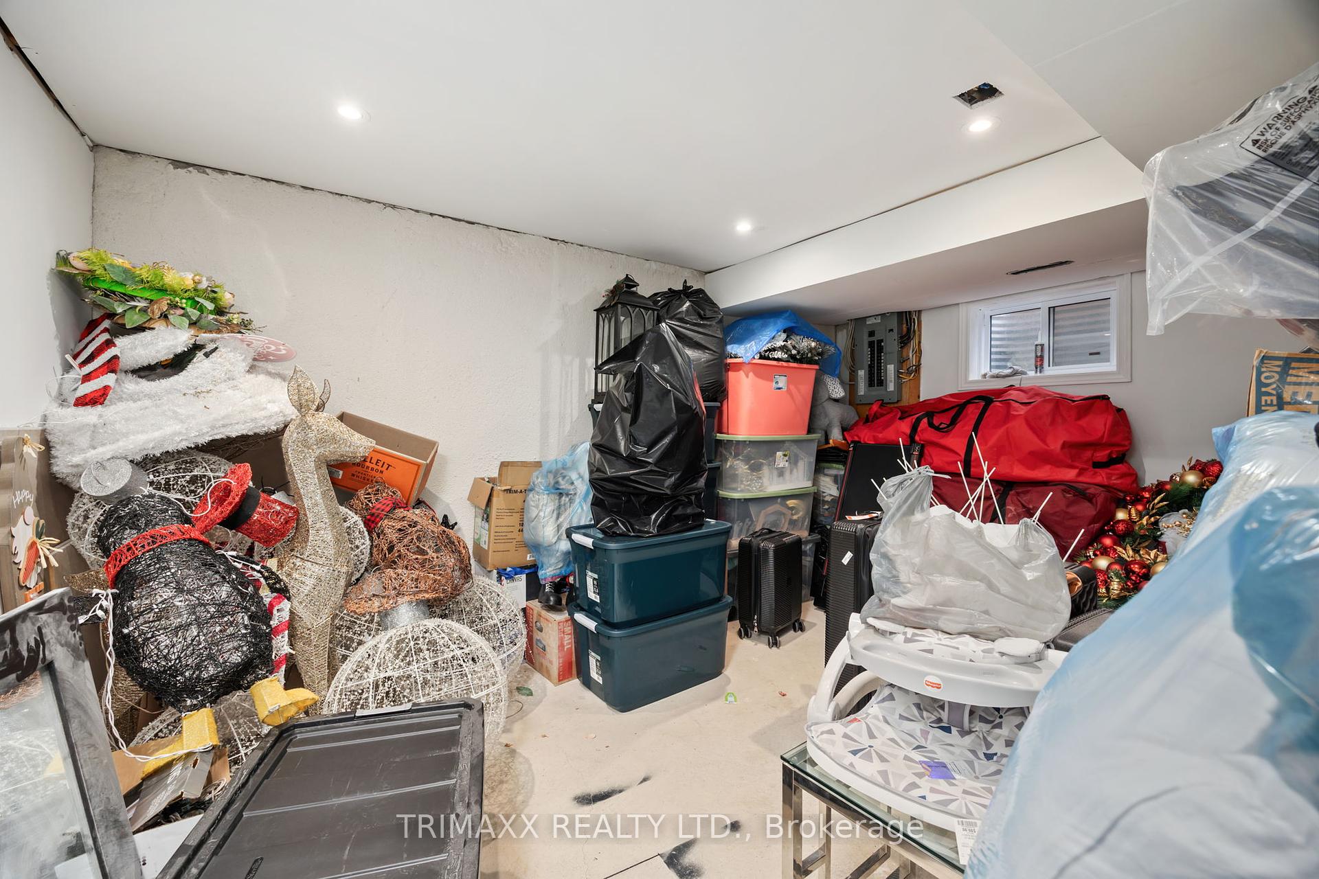 4 Bedrooms Condo at 4165 Fieldgate, Mississauga For sale